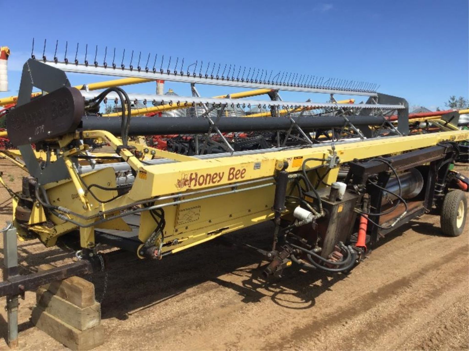 25ft Honey Bee Draper Header - Image 2 of 7