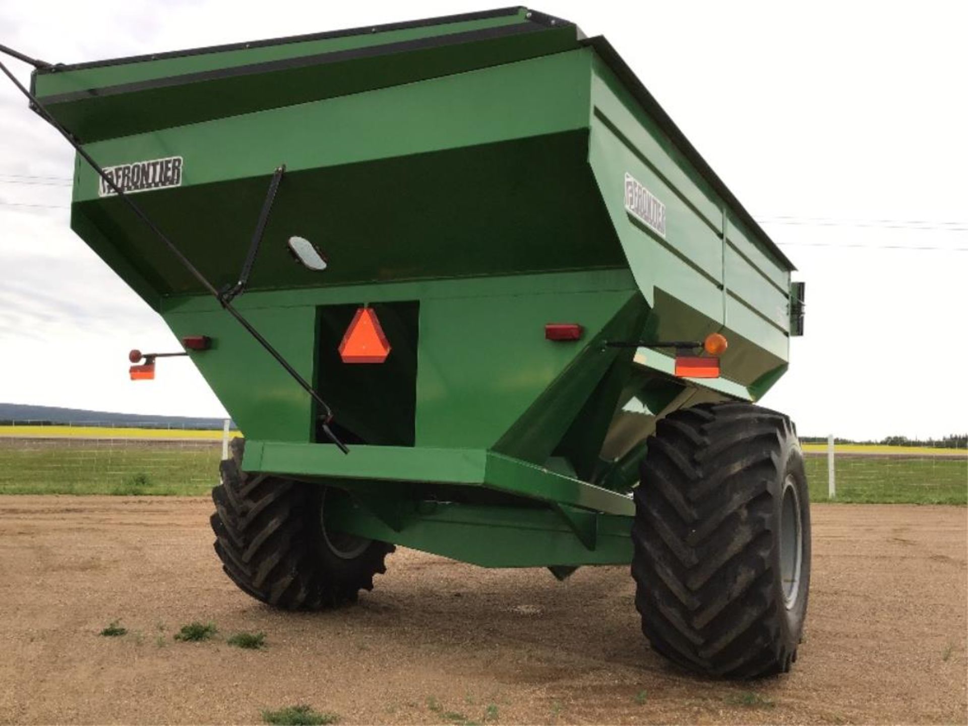 2003 Frontier GC1100 Grain Cart w/Scales - Image 6 of 6