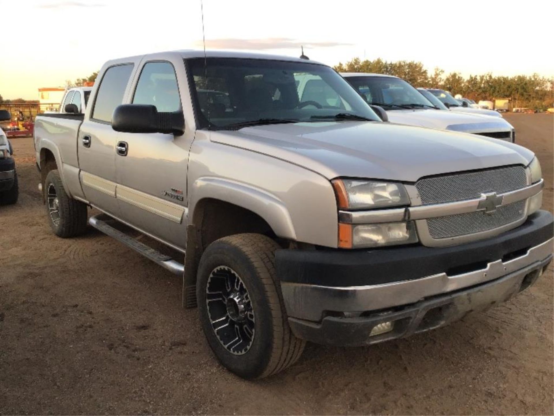 2004 Chevrolet 2500 Crew Cab 4x4 Duramax Diesel Pp - Image 2 of 11