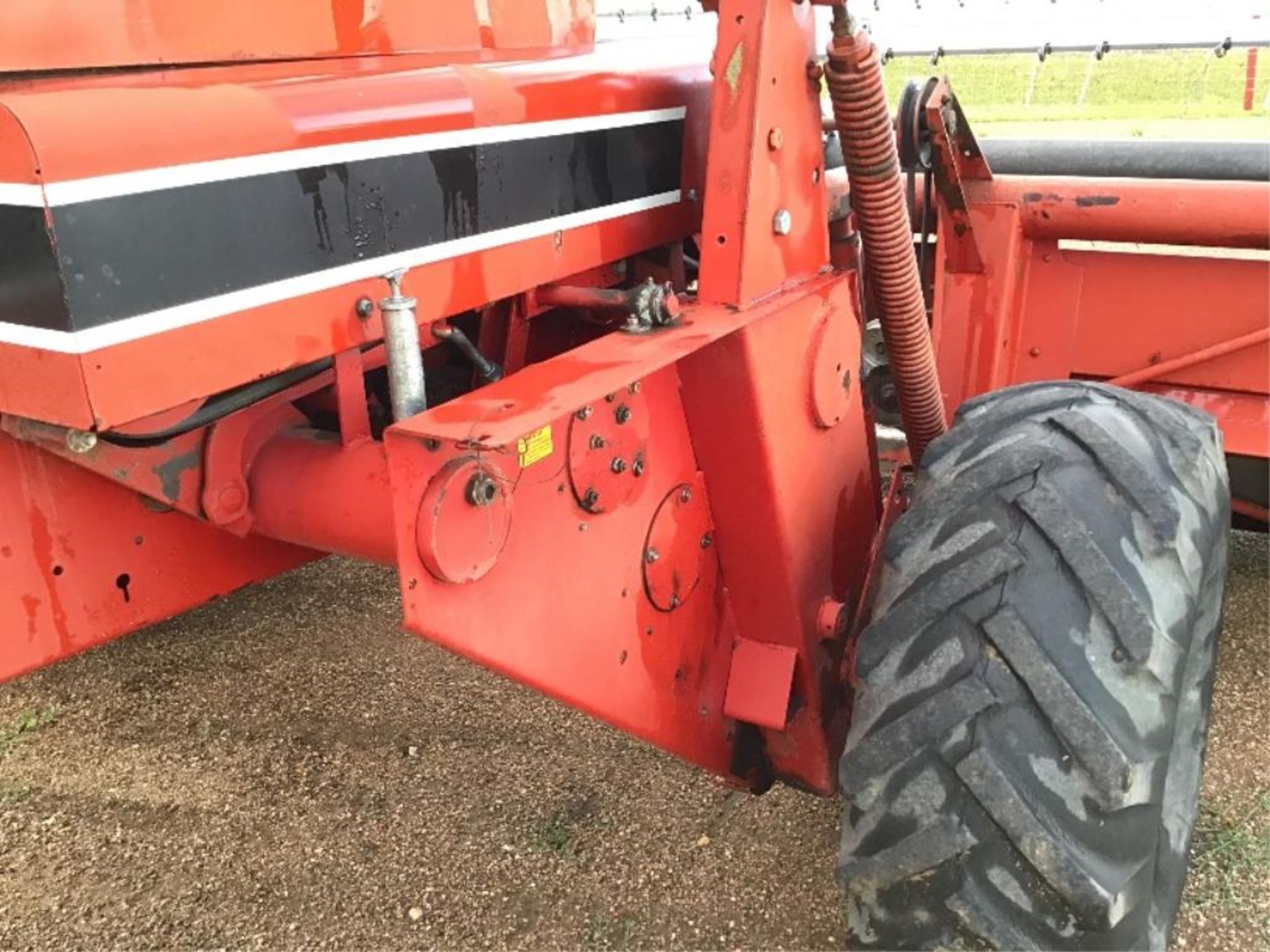 4000 IH 24.5ft Swather - Image 14 of 16