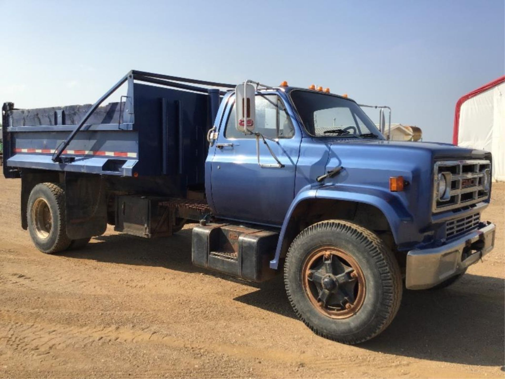 1988 GMC S/A Gravel Truck