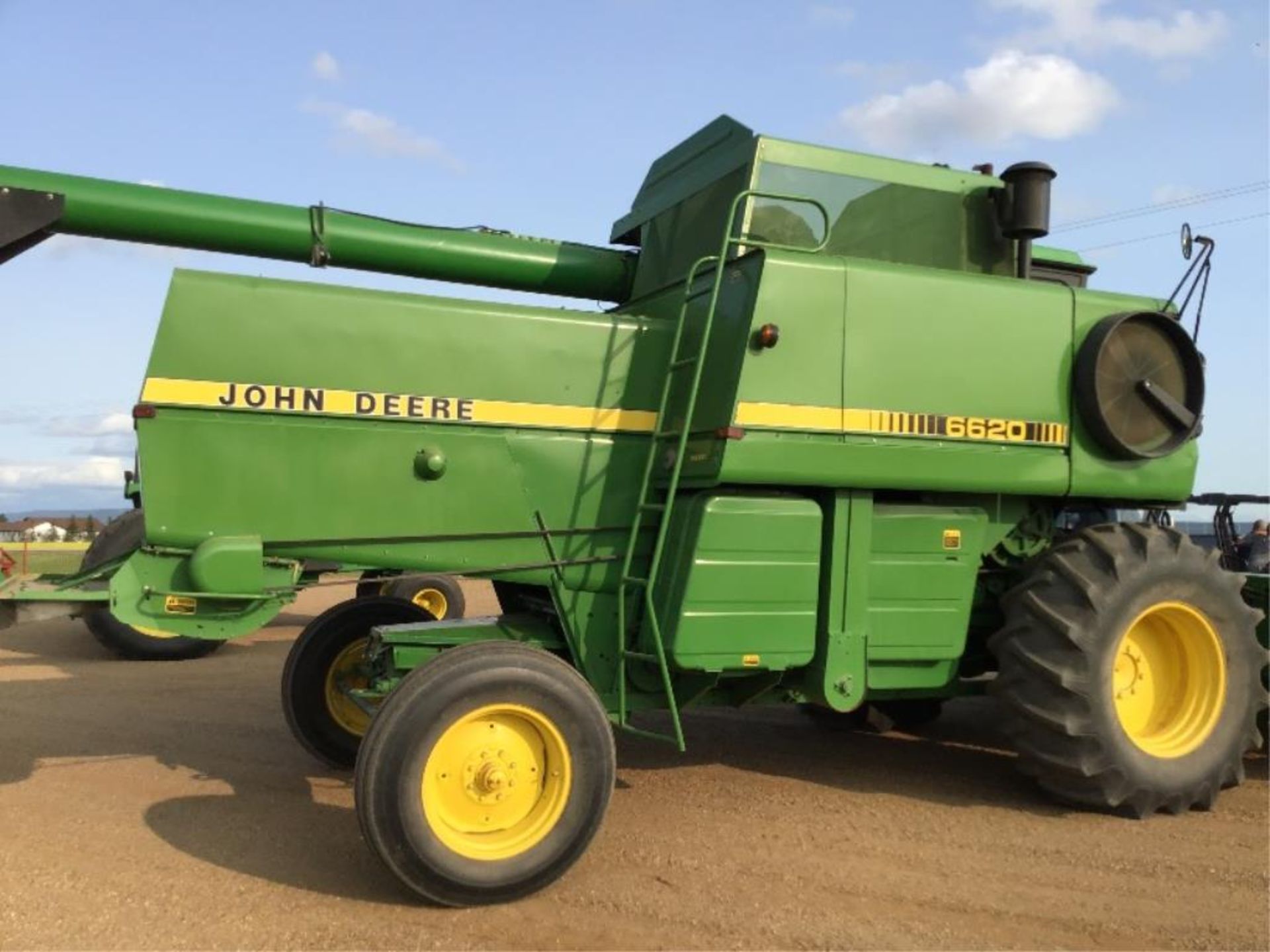 1984 6620 John Deere Combine - Image 3 of 17