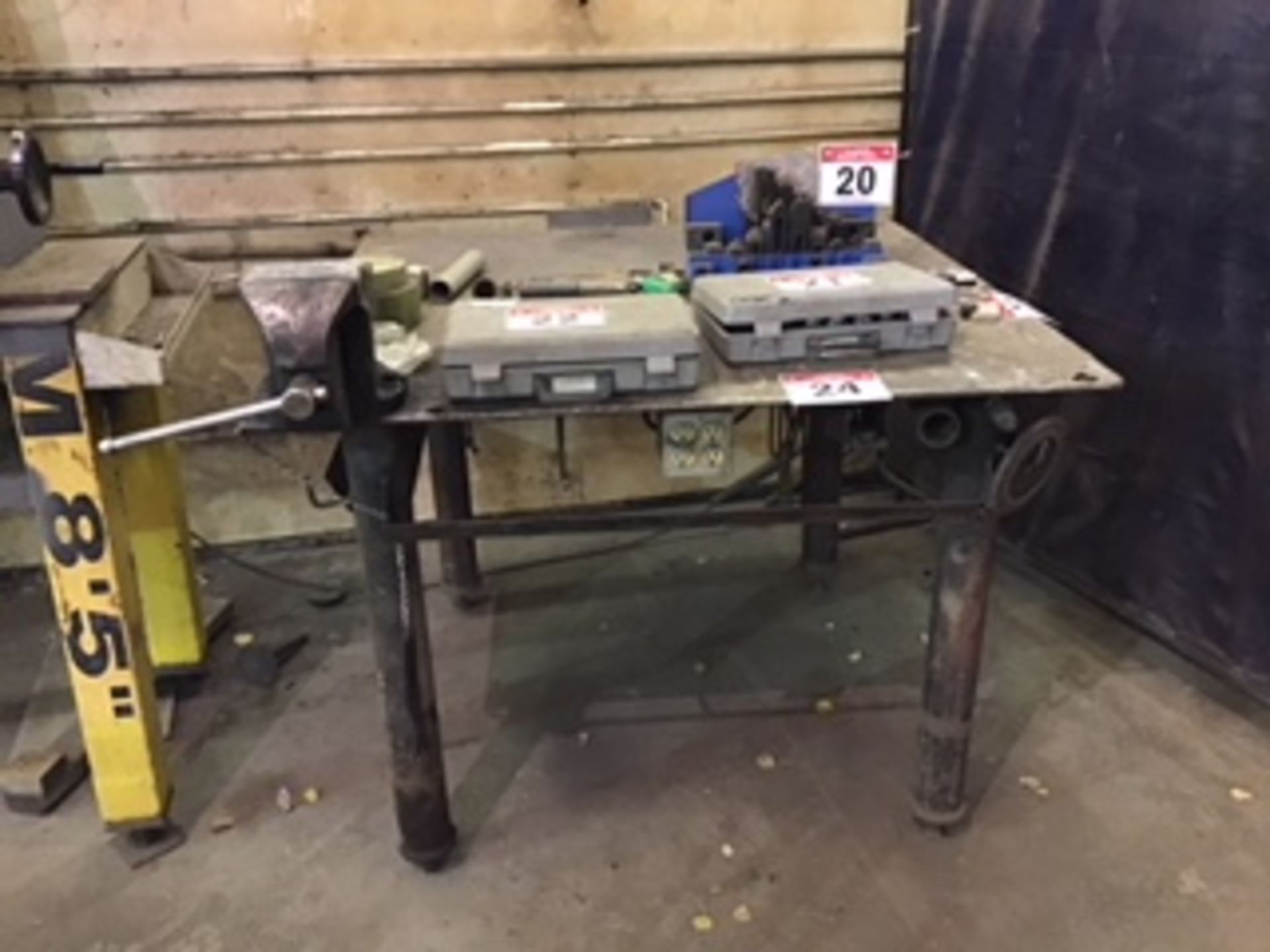 Welder Table w/8in Vise & Plug-in