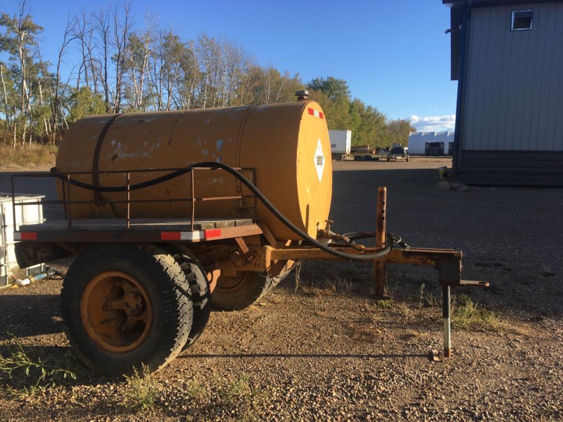 500g Fuel Tank on S/A Dually Trailer