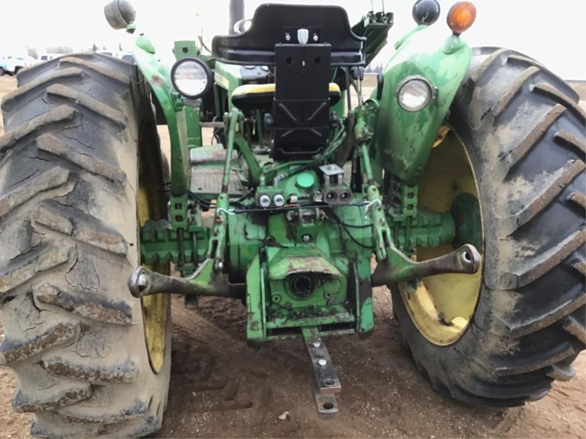 2130 John Deere 2wd Tractor c/w FEL, & 6ft Bucket, 3ph, 540PTO, Rear Wheel Weights, (No Brakes) - Image 6 of 8