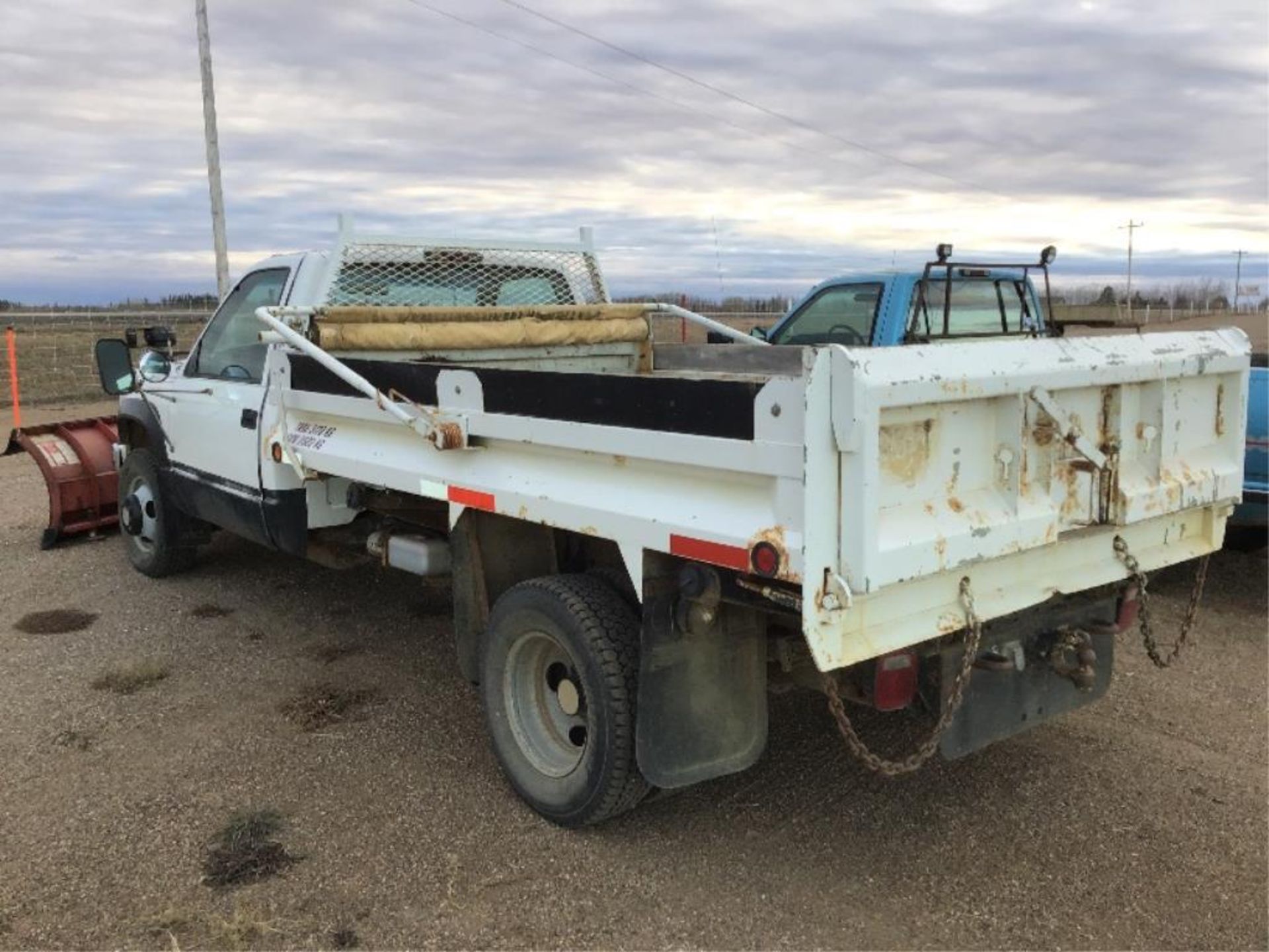 1998 GMC Dually 4x4 Dump Truck VIN 1GDJK34R6WE009909 5.7L Vortec, A/T, c/w THE BOSS V-Plow Snow - Image 4 of 10