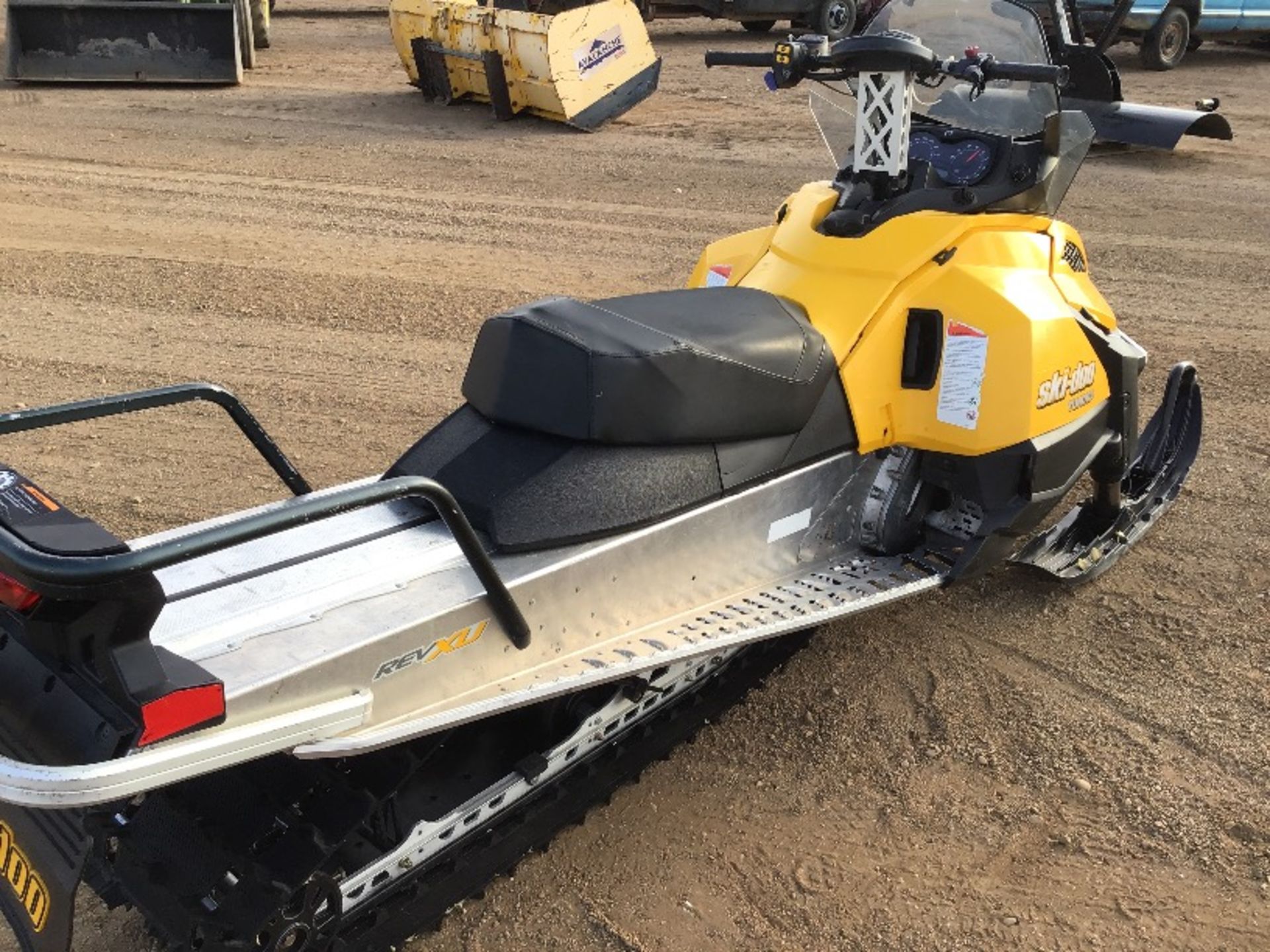 2010 Skidoo Tundra 550 Sport Snowmobile 7040km about 1000 K on new track + rebuilt engine, new crank - Image 3 of 5