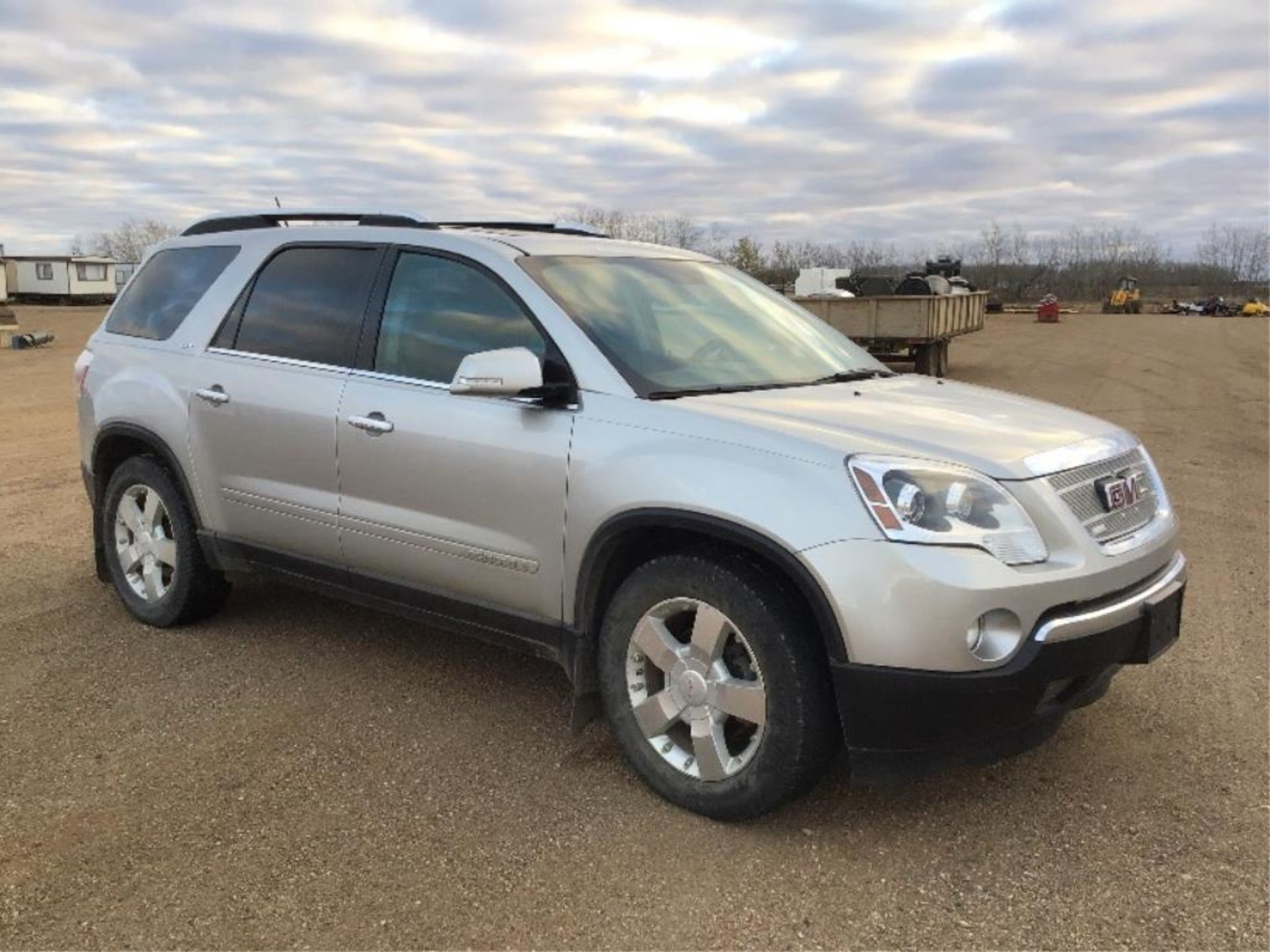 2008 GMC Acadia VIN 1GKEV33758J120730 248,185km, 7-pass, Leather Int, A/T, 3.6L V6 Eng - Image 2 of 10