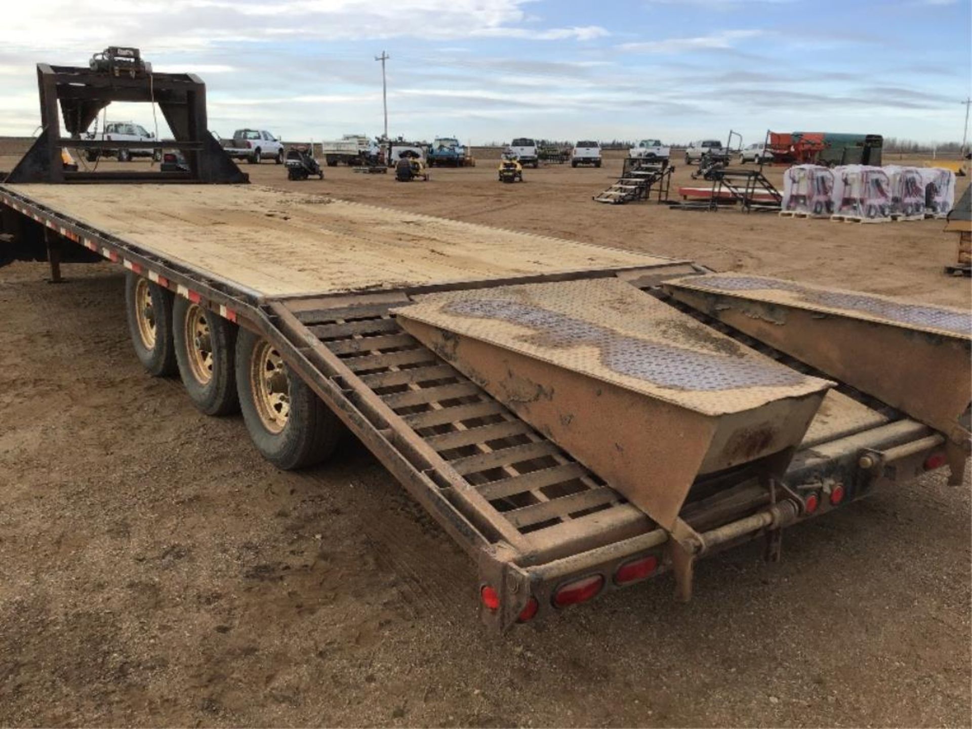 2007 26ft Tridem 5th Wheel PJ Trailer VIN 4P5GN2634461085933 7000lb axles, Gooseneck Hitch, Winch, - Image 4 of 6