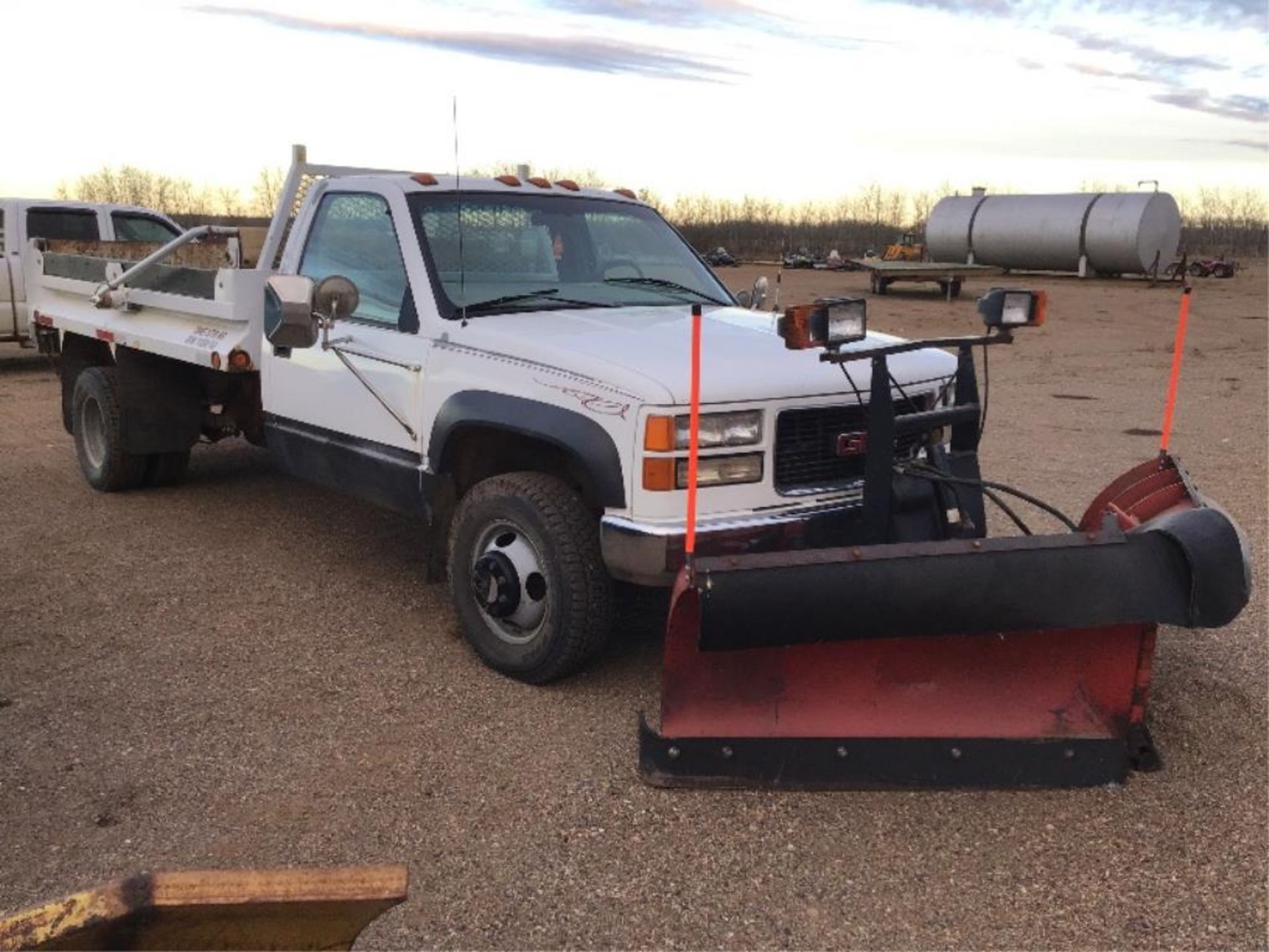 1998 GMC Dually 4x4 Dump Truck VIN 1GDJK34R6WE009909 5.7L Vortec, A/T, c/w THE BOSS V-Plow Snow - Image 2 of 10