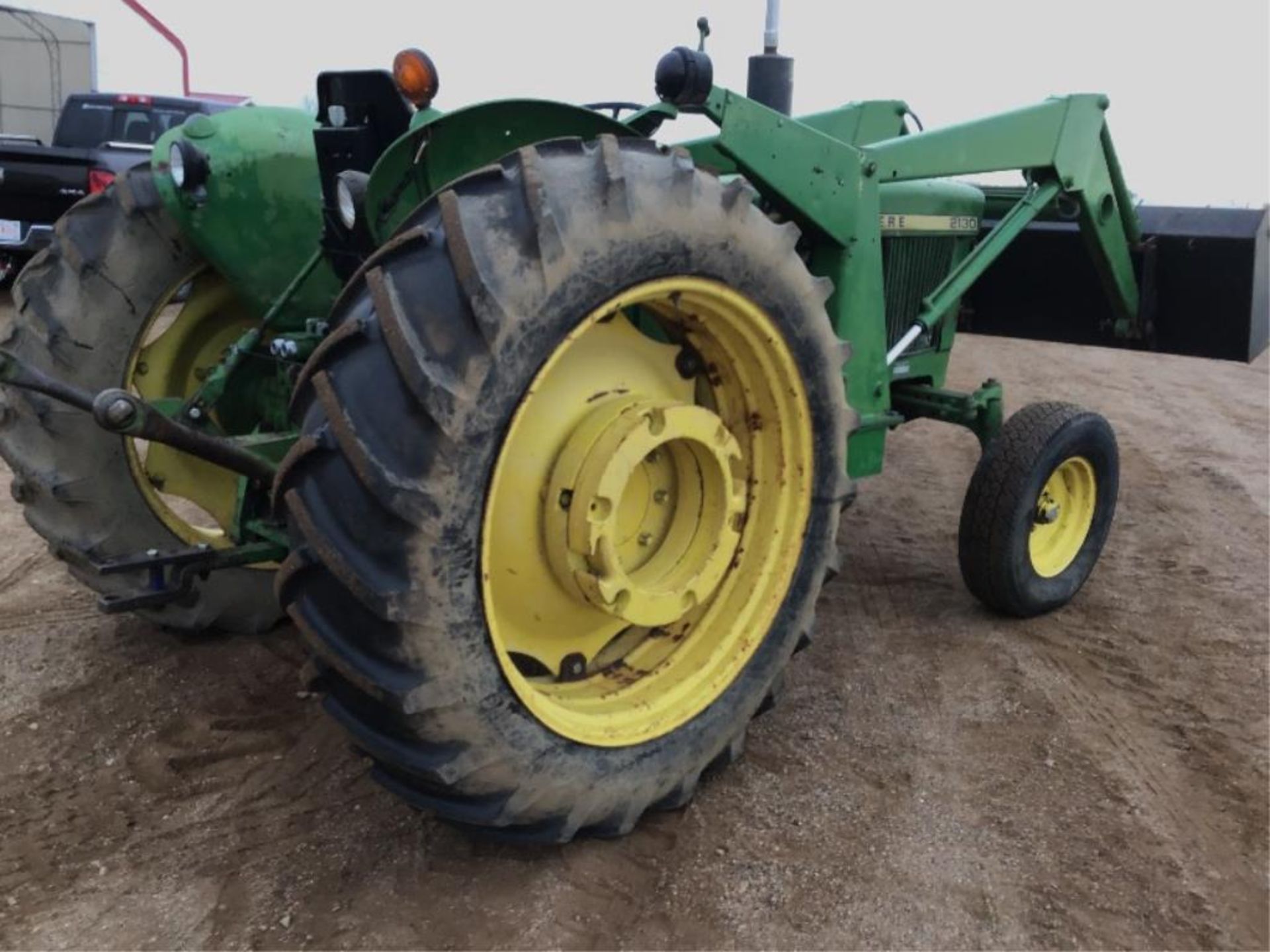 2130 John Deere 2wd Tractor c/w FEL, & 6ft Bucket, 3ph, 540PTO, Rear Wheel Weights, (No Brakes) - Image 5 of 8