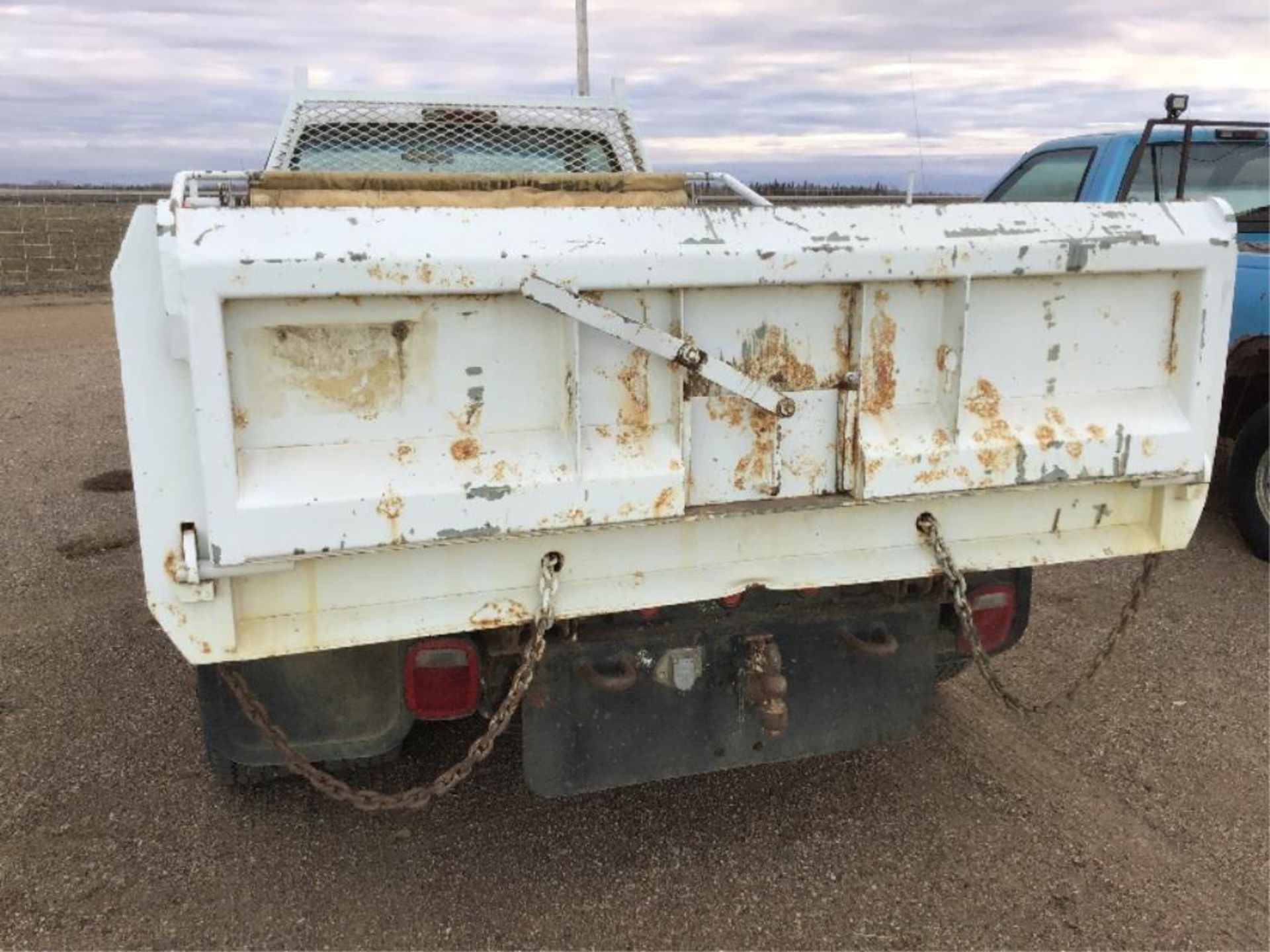 1998 GMC Dually 4x4 Dump Truck VIN 1GDJK34R6WE009909 5.7L Vortec, A/T, c/w THE BOSS V-Plow Snow - Image 5 of 10