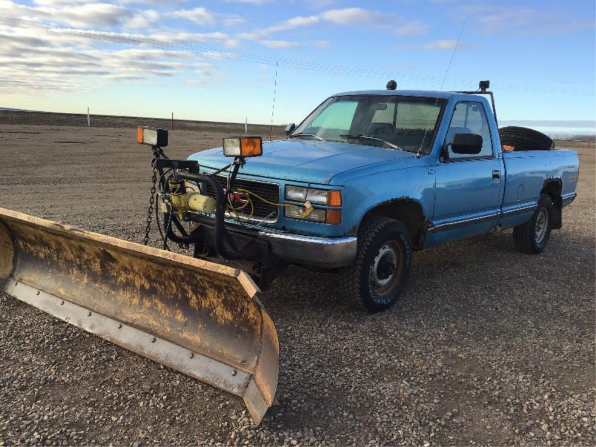 1994 GMC Heavy Half 1500 Pickup Truck VIN 1GTFK24K2RE532345 Comes with Dozer. Very Low km on New