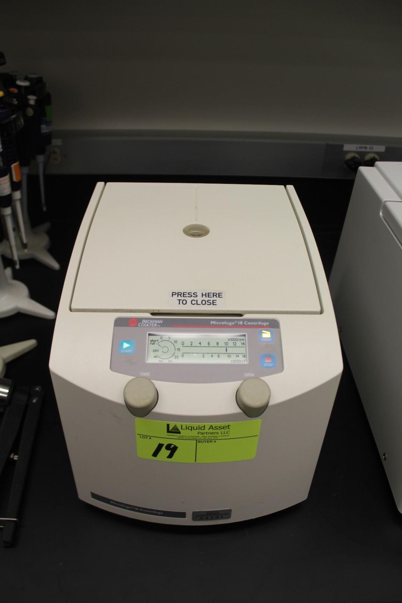Beckman Coulter, Microfuge 18 Centrifuge, M# 367160, S/N MFA08E021