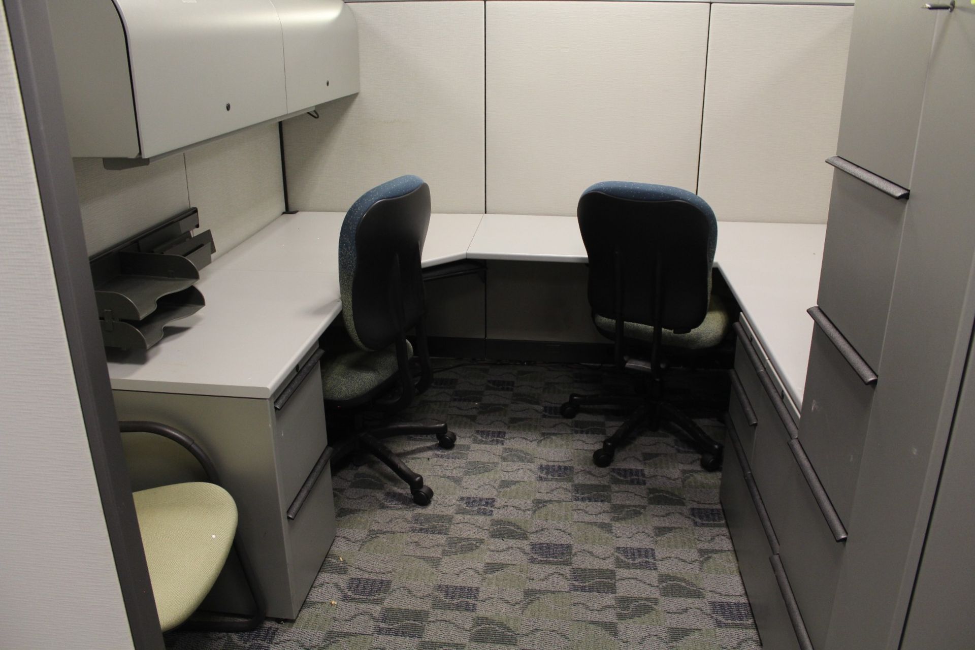Cubicle Office System, W/ (3) Work Stations, Chairs, File Cabinets, Storage Cabinets & Cubicle Walls - Bild 3 aus 5
