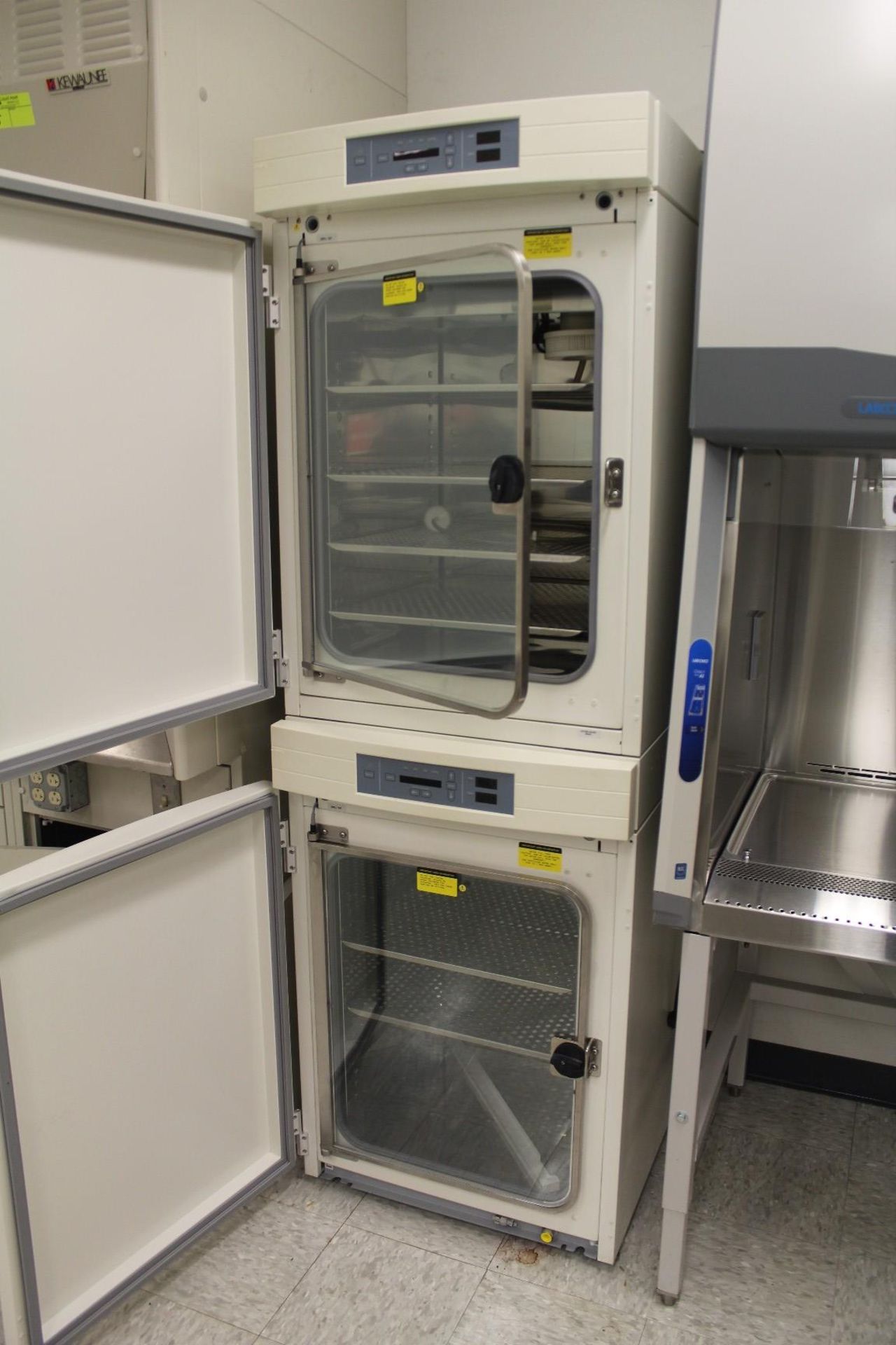 Double Stacked Thermo Forma Water Jacketed Co2 Incubator, M# 3110, S/N 301599-21604 - Image 4 of 4