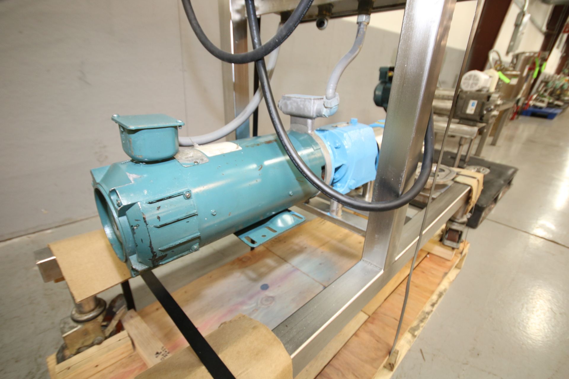 Waukesha Positive Displacement Pump, Size 15, S/N 16-46055 with 1-1/2" x 1-1/2" Clamp Type S/S Head, - Image 4 of 4