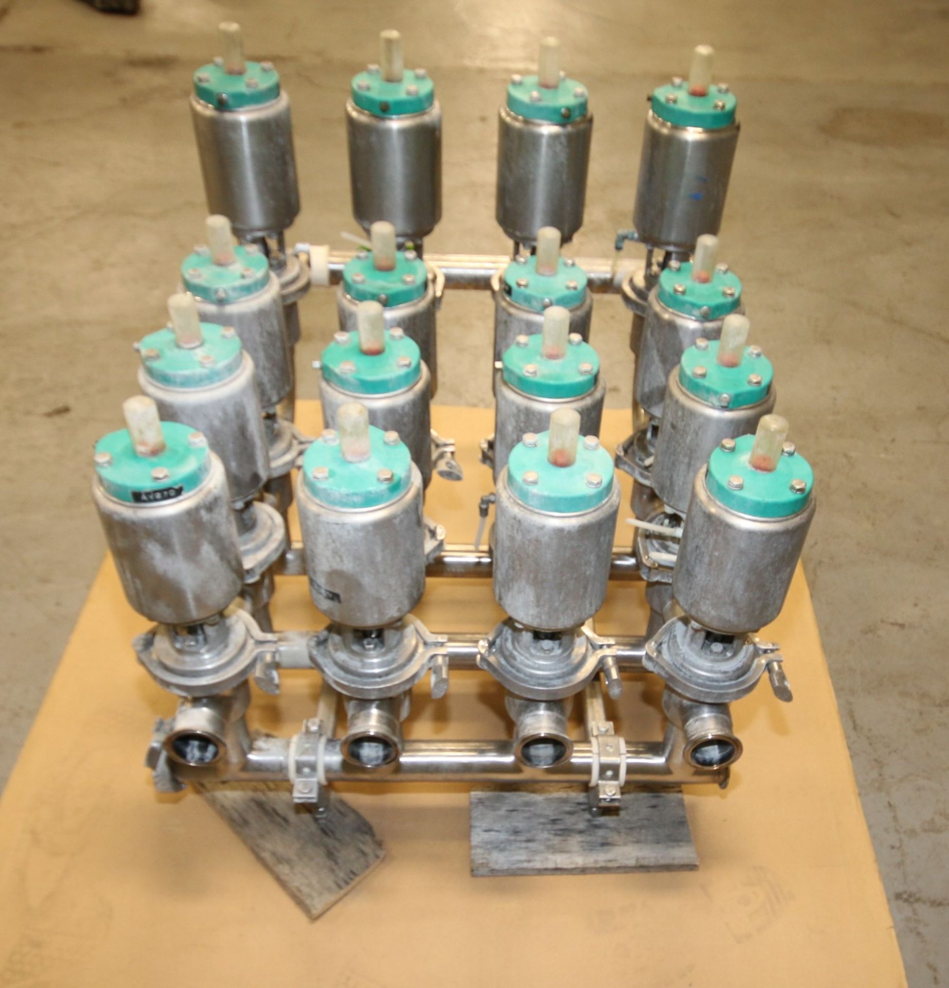 16-Valve Tri-Clover 2" S/S Air Valve Manifold / Cluster, with Model 761 Valves - Image 3 of 4
