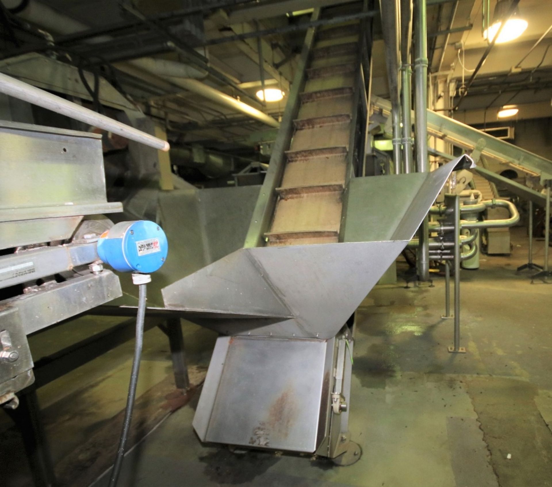 Odenberg 25 ft. L S/S Inclined Belt Conveyor / Hopper System with 23" W Belt, 19" Flights, Side - Image 2 of 5