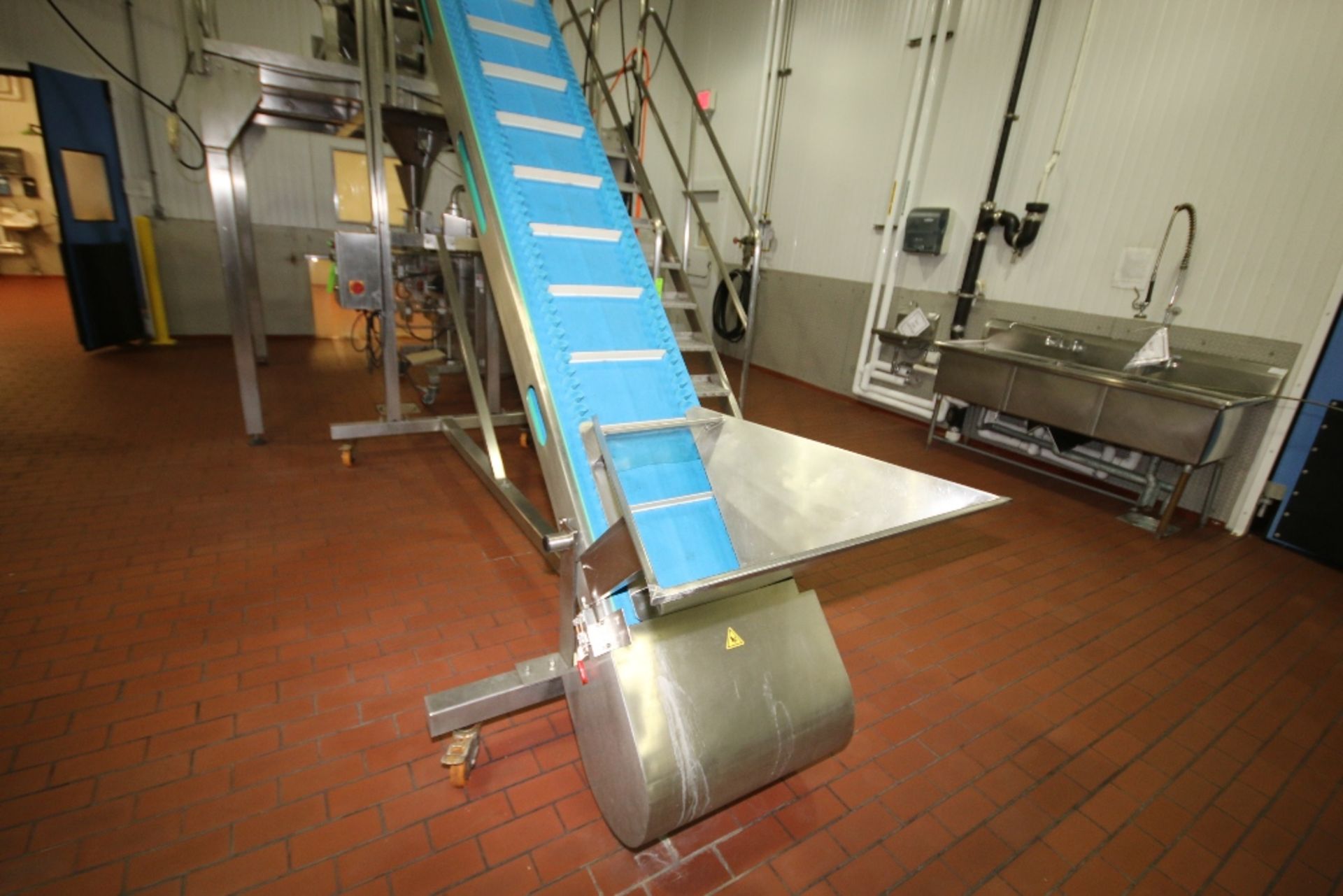 2010 Weighpack 168" H S/S Inclined Conveyor with 16" W Belt with Flights, Arpin Feed and IG5 VFD - Image 2 of 4