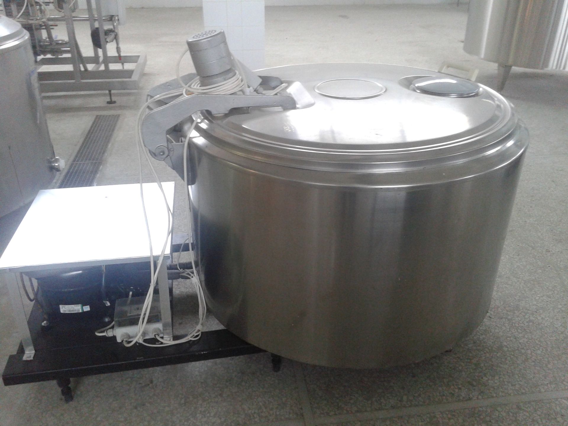 Serap 393 Liter Milk Cooling Tank, Model 550, Equipped with Top Mount Prop Agitation, On-Board