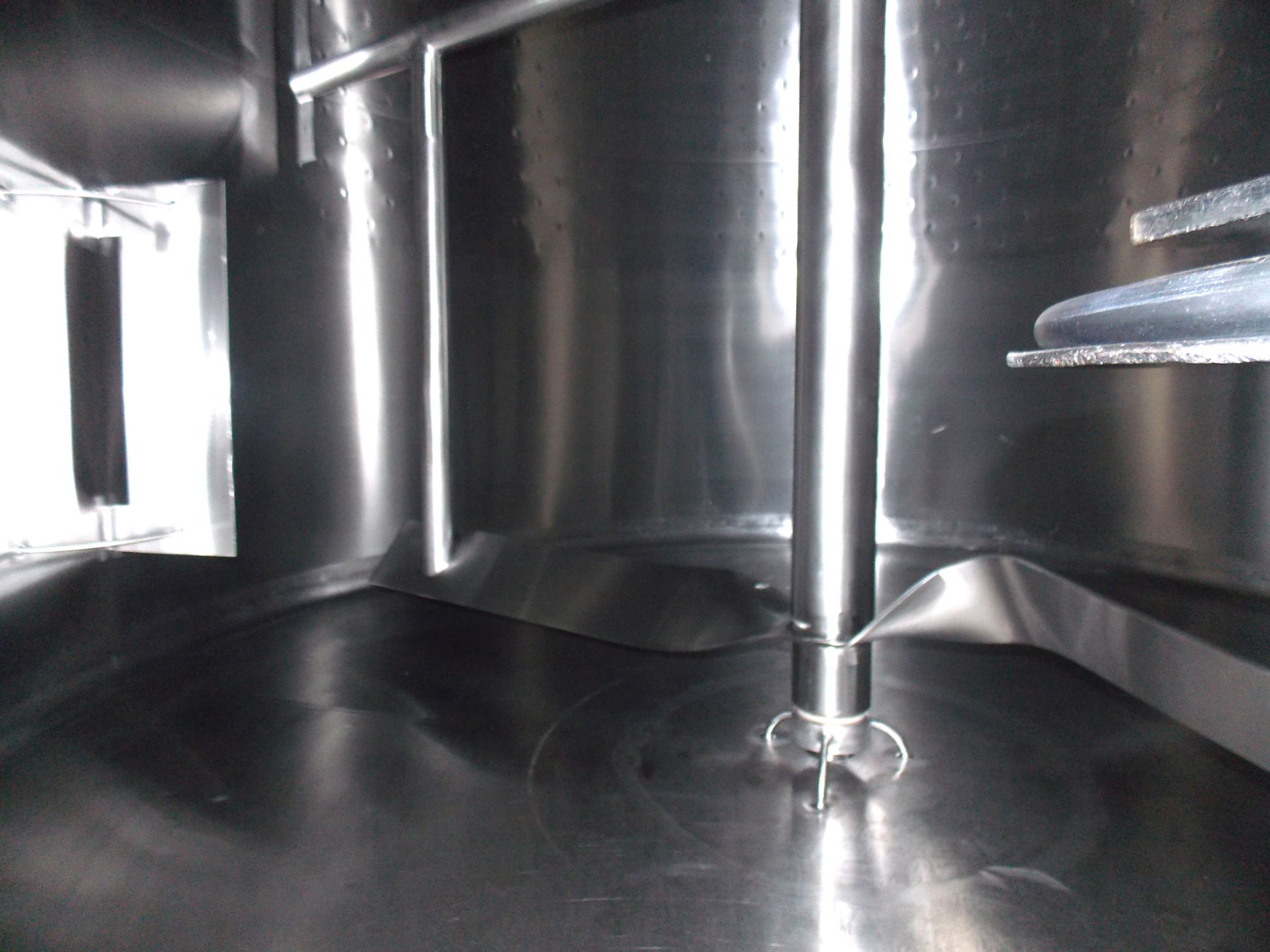 Dairy Craft 6,000 Gallon Stainless Vertical Silo with Agitator Serial: 77J3387, Stainless Steel - Image 4 of 9