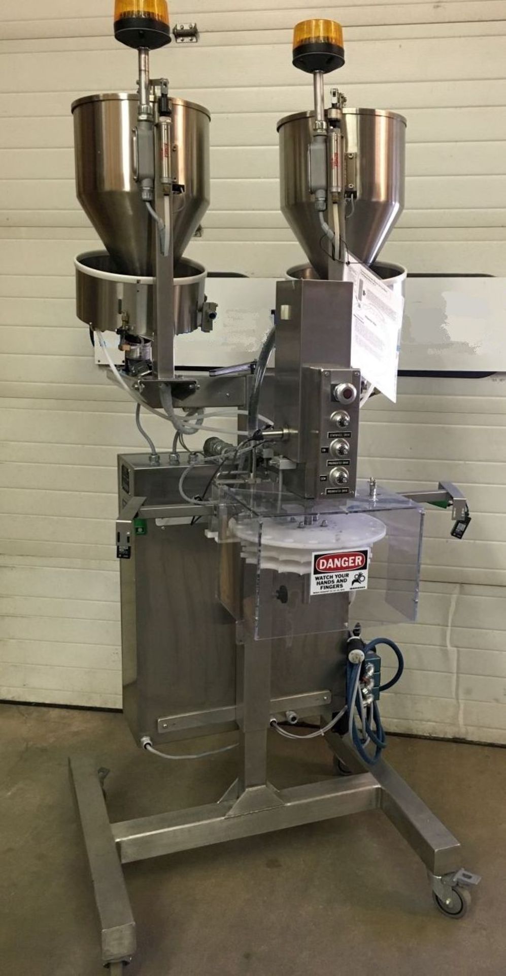 Omega Dual Canister Desiccant Feeder Model: CDF-1D1, Serial: 94J18139, 120 Volts, 60 Hz, 1 Phase ( - Bild 2 aus 6