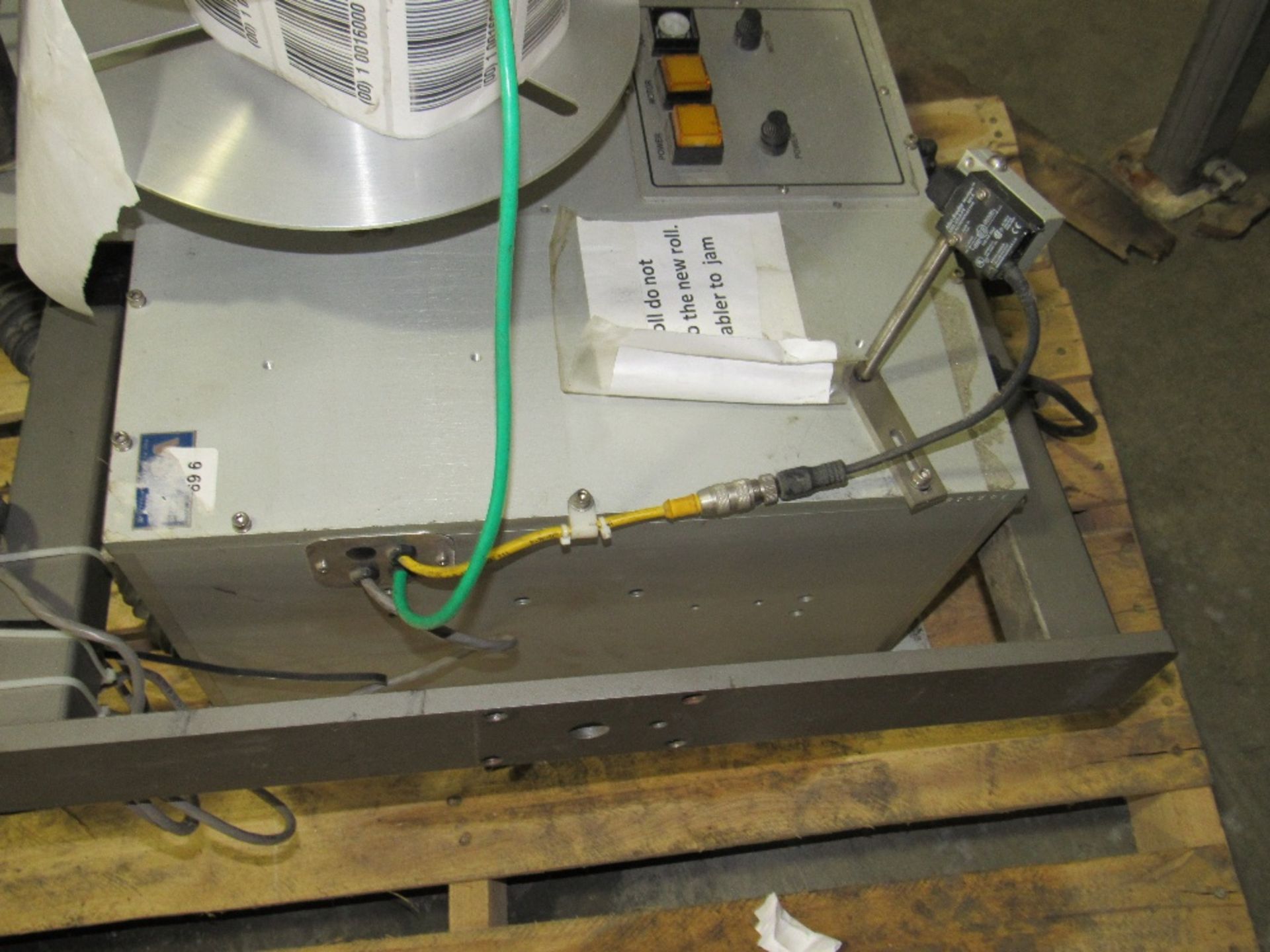 LSI Label Applicator with build in vacuum pump Model 96T0 Serial No. 1023162 designed to apply pre- - Image 7 of 10