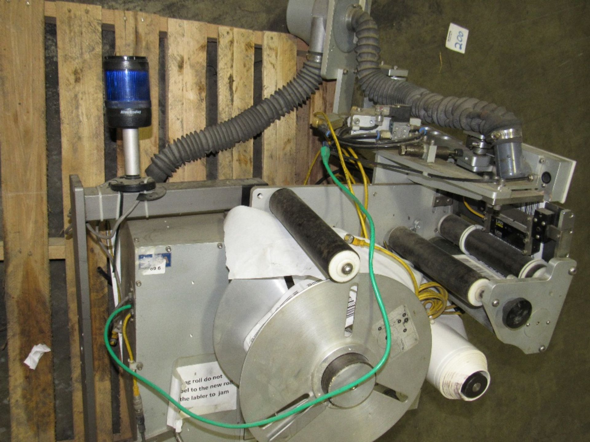 LSI Label Applicator with build in vacuum pump Model 96T0 Serial No. 1023162 designed to apply pre- - Image 8 of 10