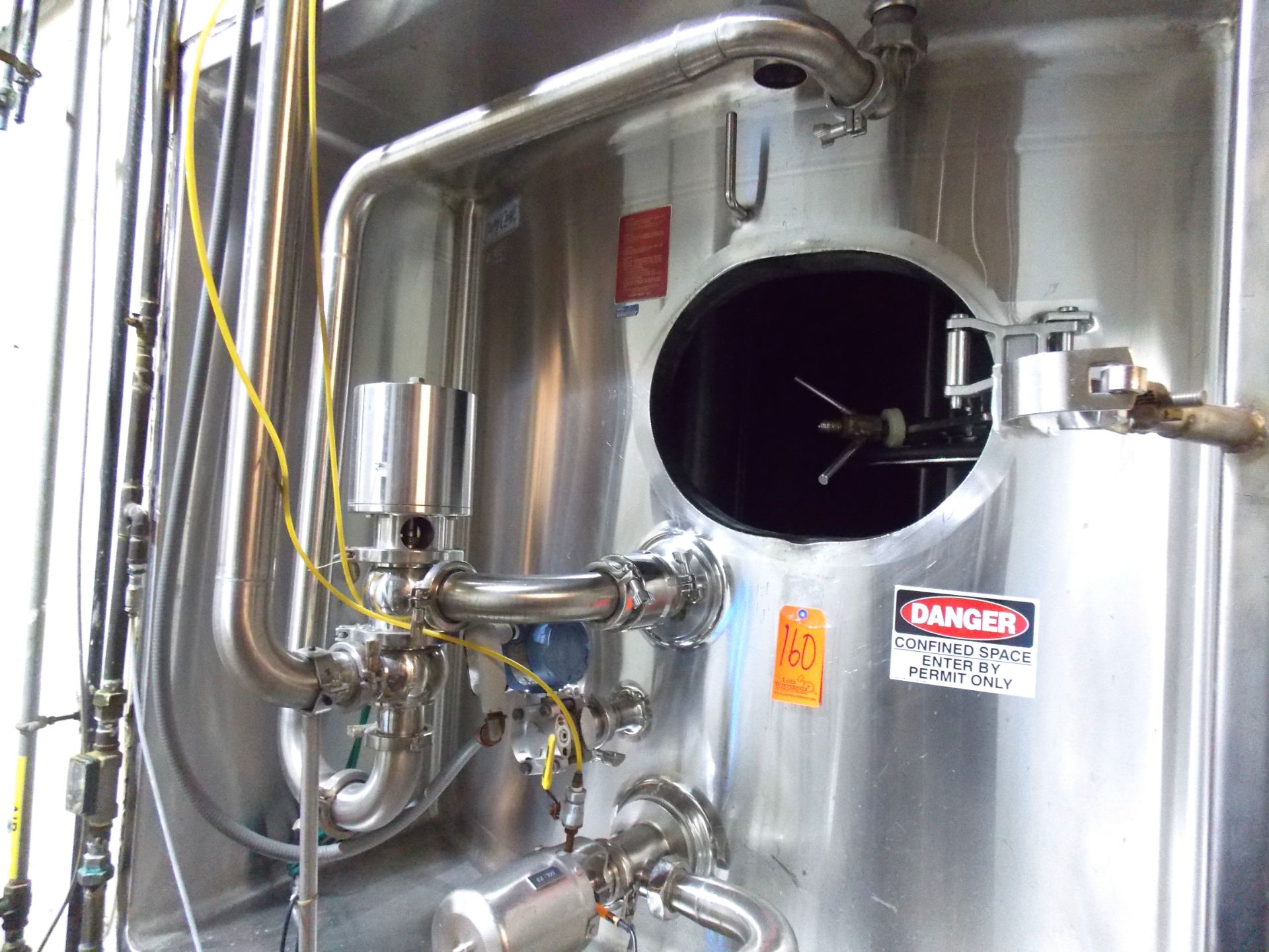 Dairy Craft 6,000 Gallon Stainless Vertical Silo with Agitator Serial: 77J3387, Stainless Steel - Image 6 of 9