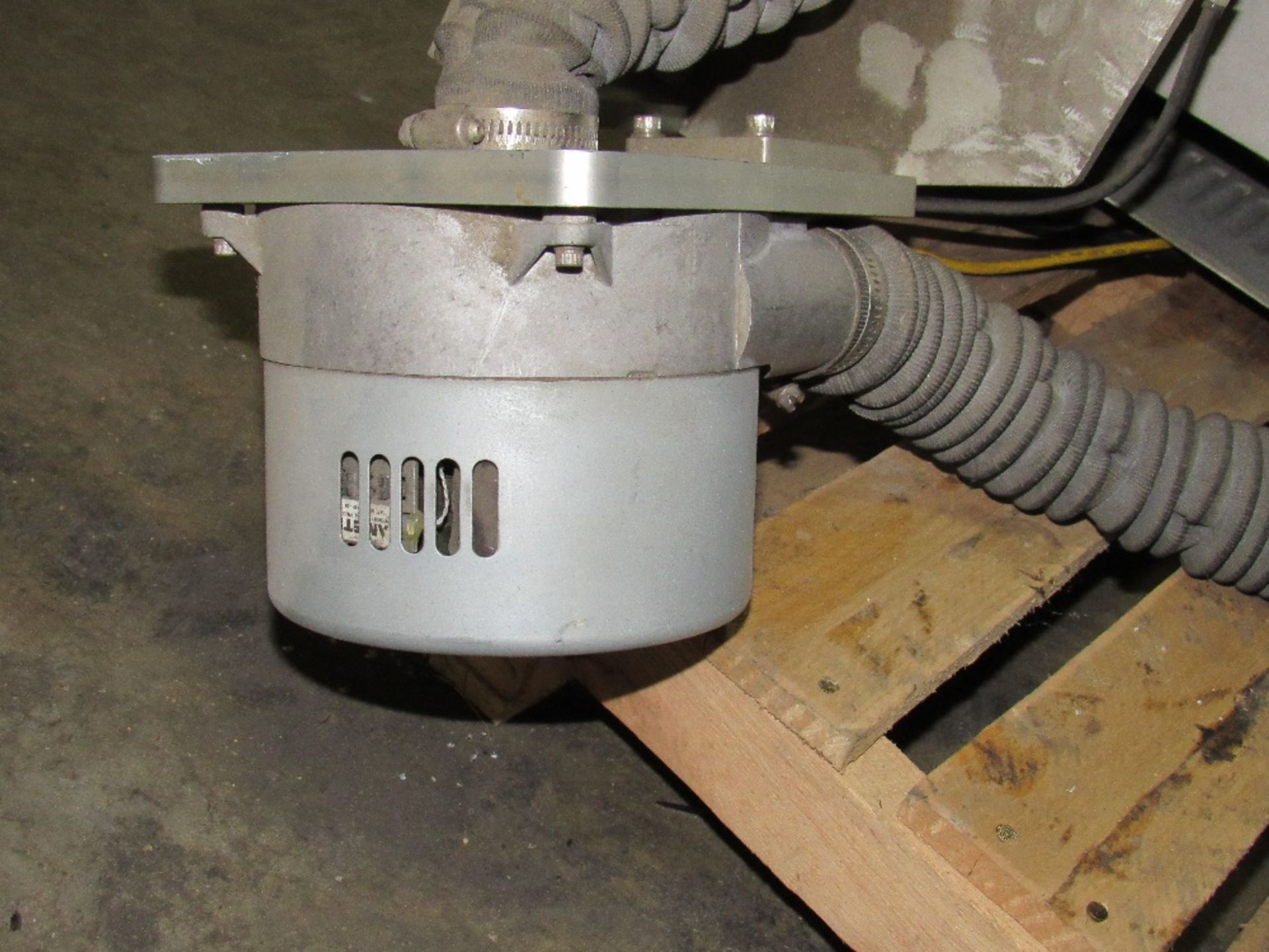 LSI Label Applicator with build in vacuum pump Model 96T0 Serial No. 1023162 designed to apply pre- - Image 9 of 10