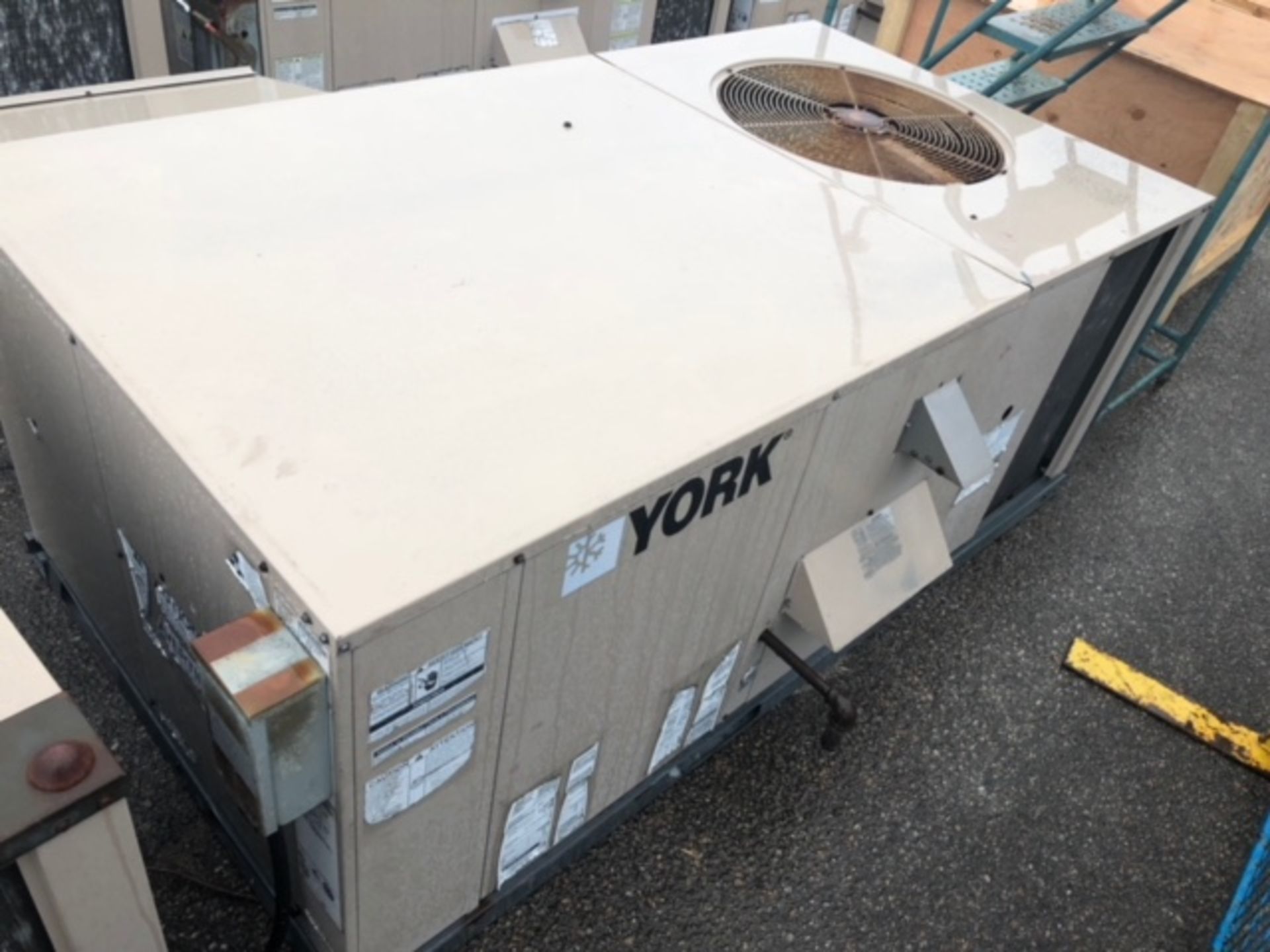 York Rooftop HVAC Unit, Model D7CG036N09925A, S/N NGJM089660 with R22 Refrigerant, 208/230 V