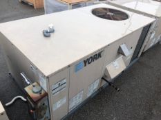 York Rooftop HVAC Unit, Model D7CG048N09958A, S/N NMKM128732 with R22 Refrigerant, 208/230 V