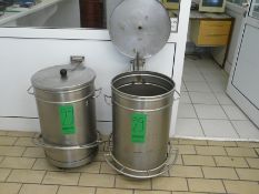 English: 3 Stainless Steel Bins on Wheels with Pedals for Opening Cap, One With Out Pedal Greek: Δυο