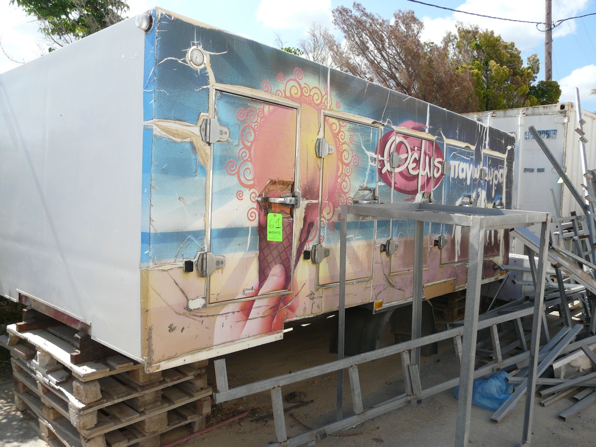 English: Fridge Unit for Truck Ice Cream Delivery With Motor 470x220 cm 4+4 Doors Greek: Θάλαμος