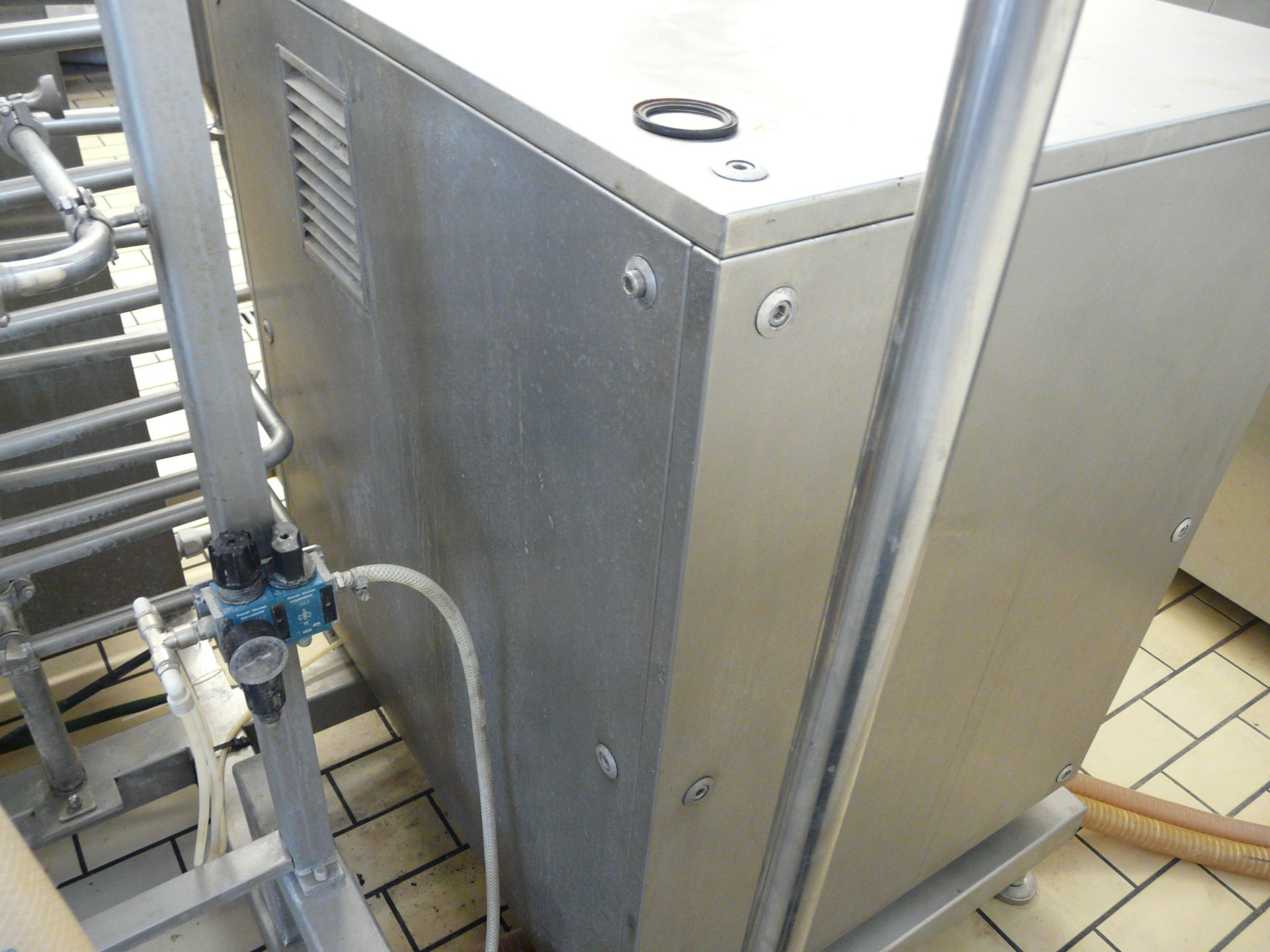 English: TETRA PAK HOYER HTST SYSTEM, 1200 Pasteurizer for Ice Cream, Contains 2 x Tanks with - Image 20 of 45