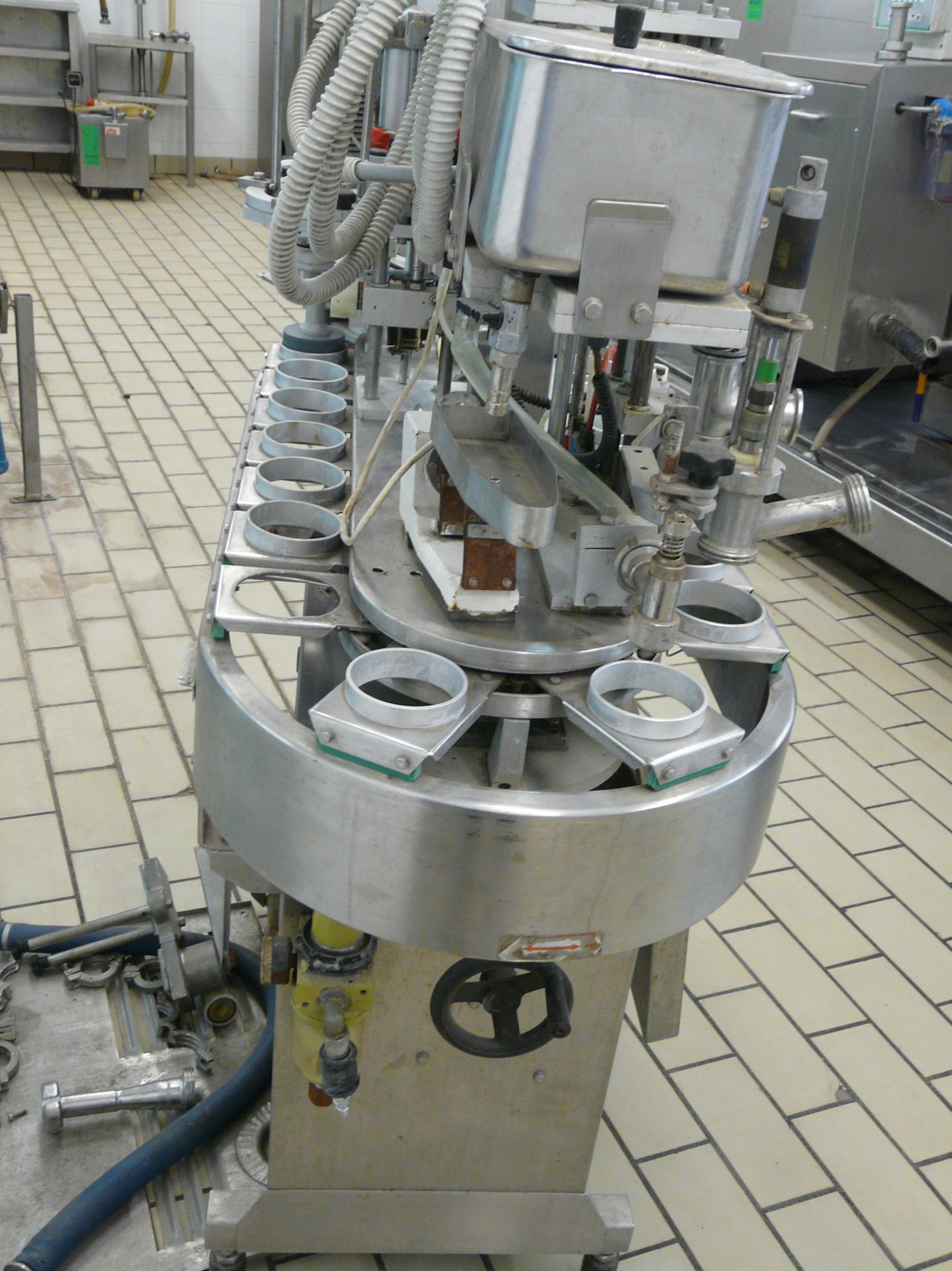 English: MARK, FILMARK 3000 Cup Filling Machine for Ice Cream 3000 Cups/Hour, 18 Cup Holders 80mm - Image 9 of 15