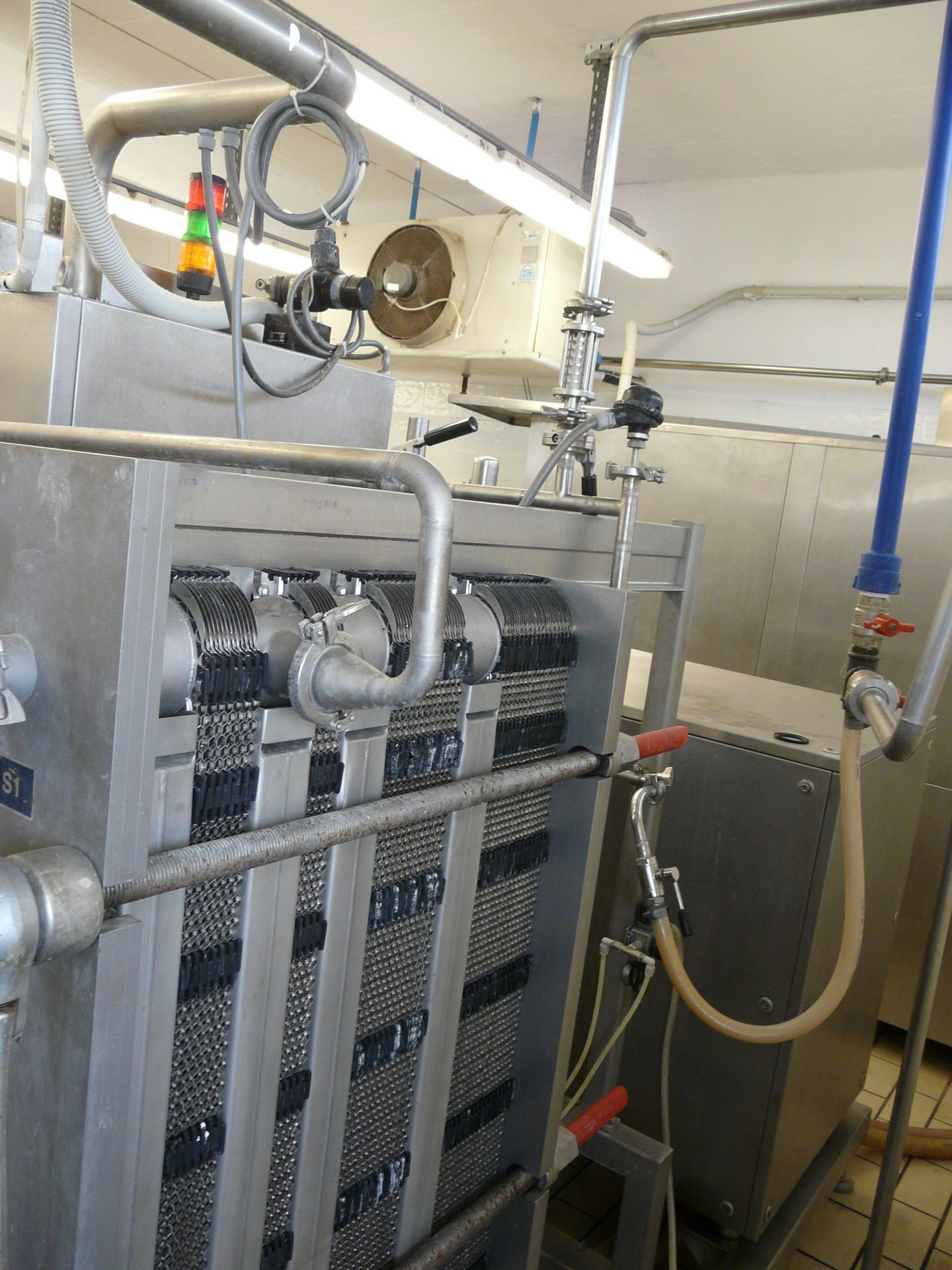 English: TETRA PAK HOYER HTST SYSTEM, 1200 Pasteurizer for Ice Cream, Contains 2 x Tanks with - Image 29 of 45