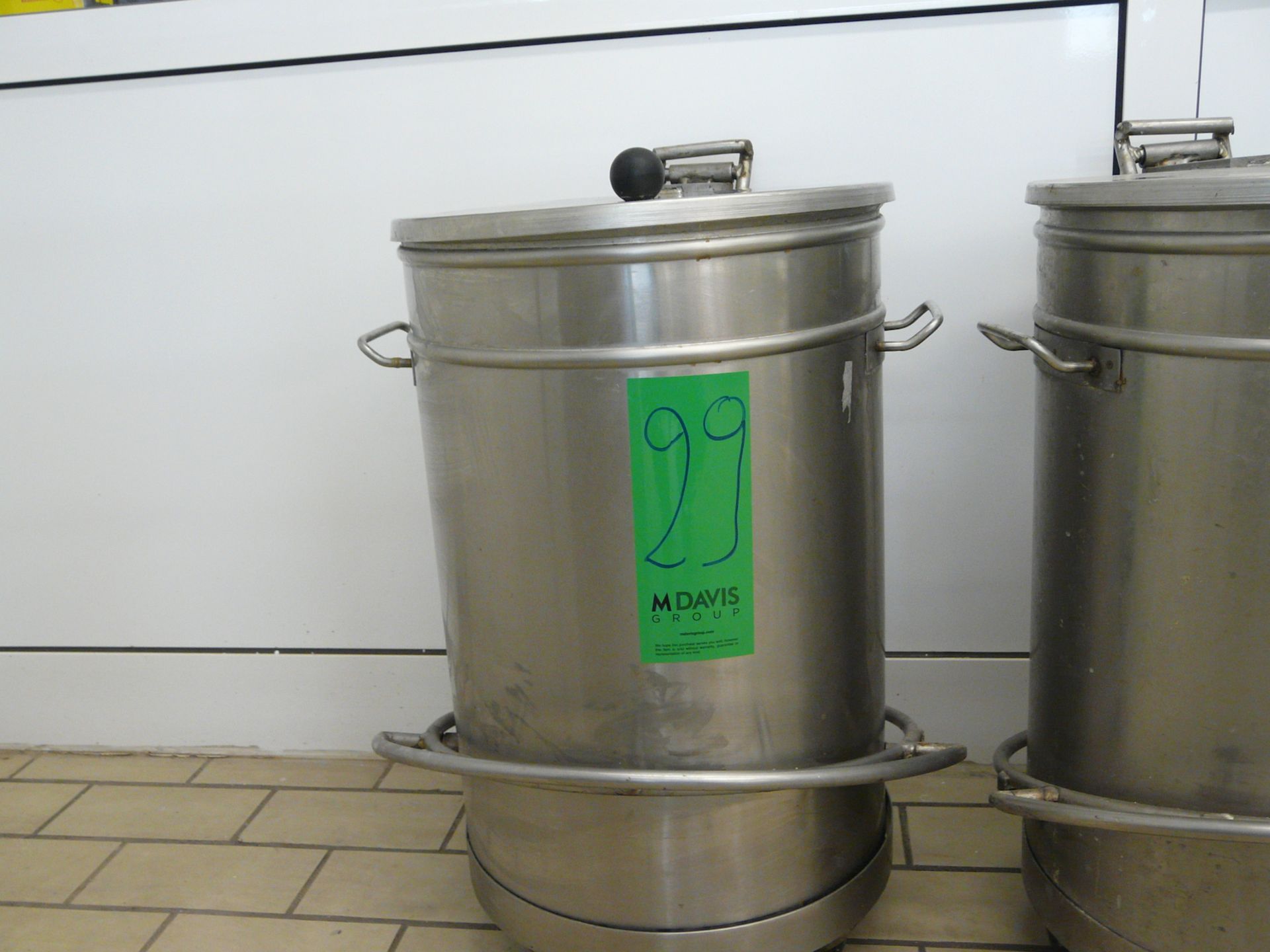 English: 3 Stainless Steel Bins on Wheels with Pedals for Opening Cap, One With Out Pedal Greek: Δυο - Image 3 of 4