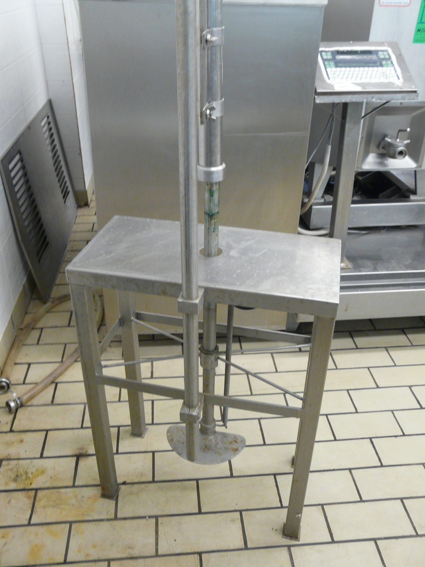 English: Single Head Filler With Stainless Steel Table for Ice Cream Tubs. Manual Filling . Greek: - Image 2 of 3