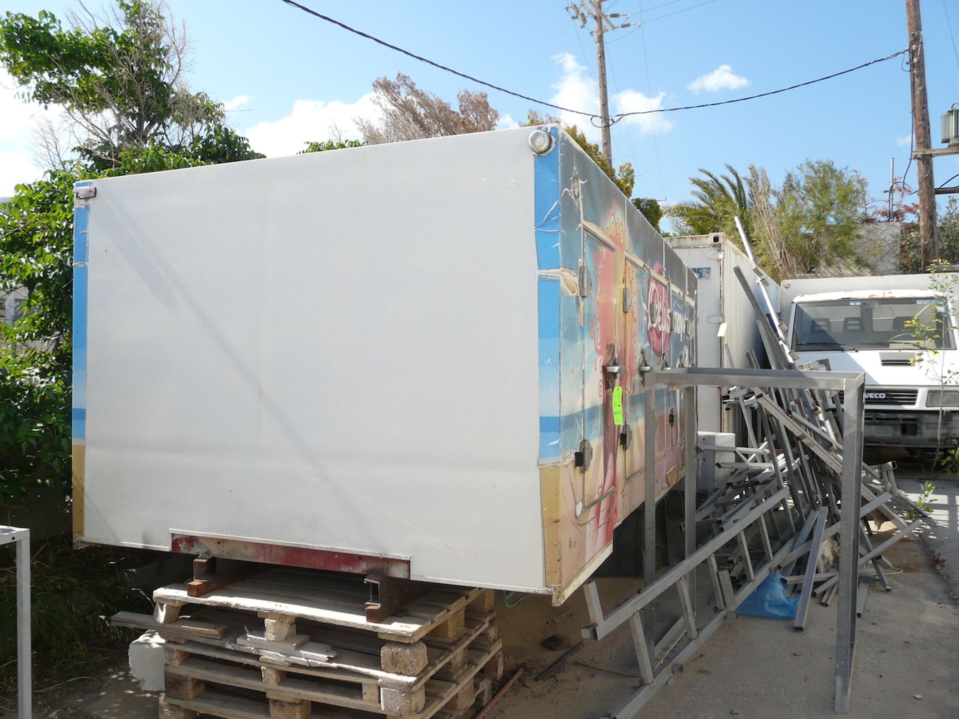 English: Fridge Unit for Truck Ice Cream Delivery With Motor 470x220 cm 4+4 Doors Greek: Θάλαμος - Image 2 of 10