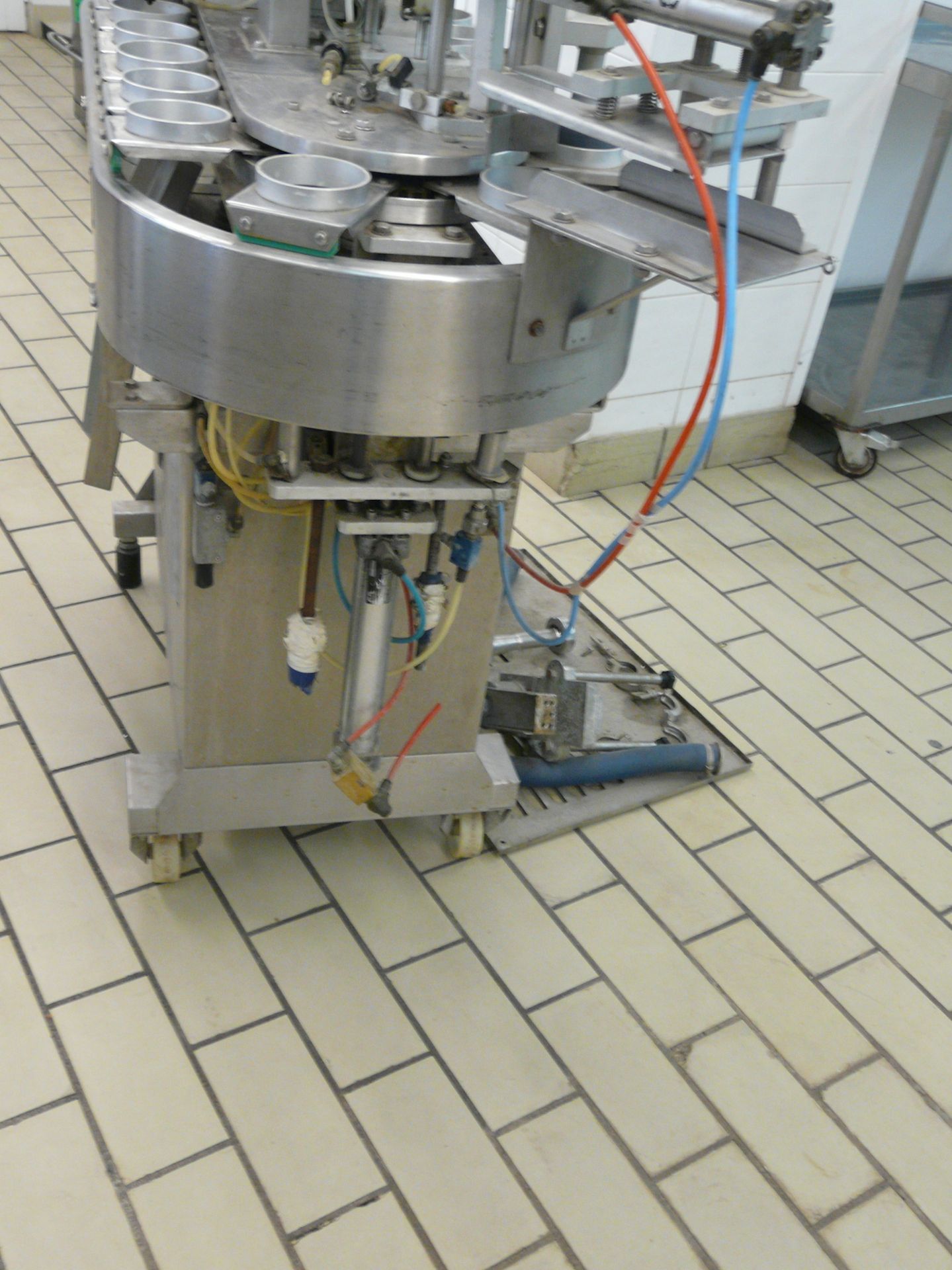 English: MARK, FILMARK 3000 Cup Filling Machine for Ice Cream 3000 Cups/Hour, 18 Cup Holders 80mm - Bild 5 aus 15