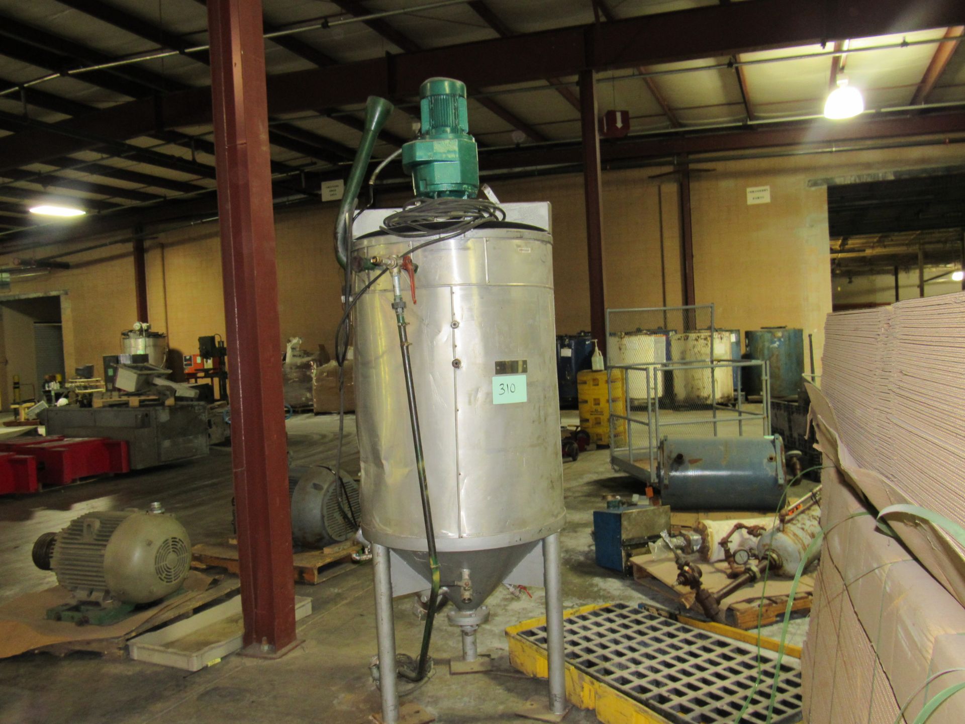 200 Gallon chocolate melt tank with built in water heater jacketed and insulated. 2HP Motor 230/460V