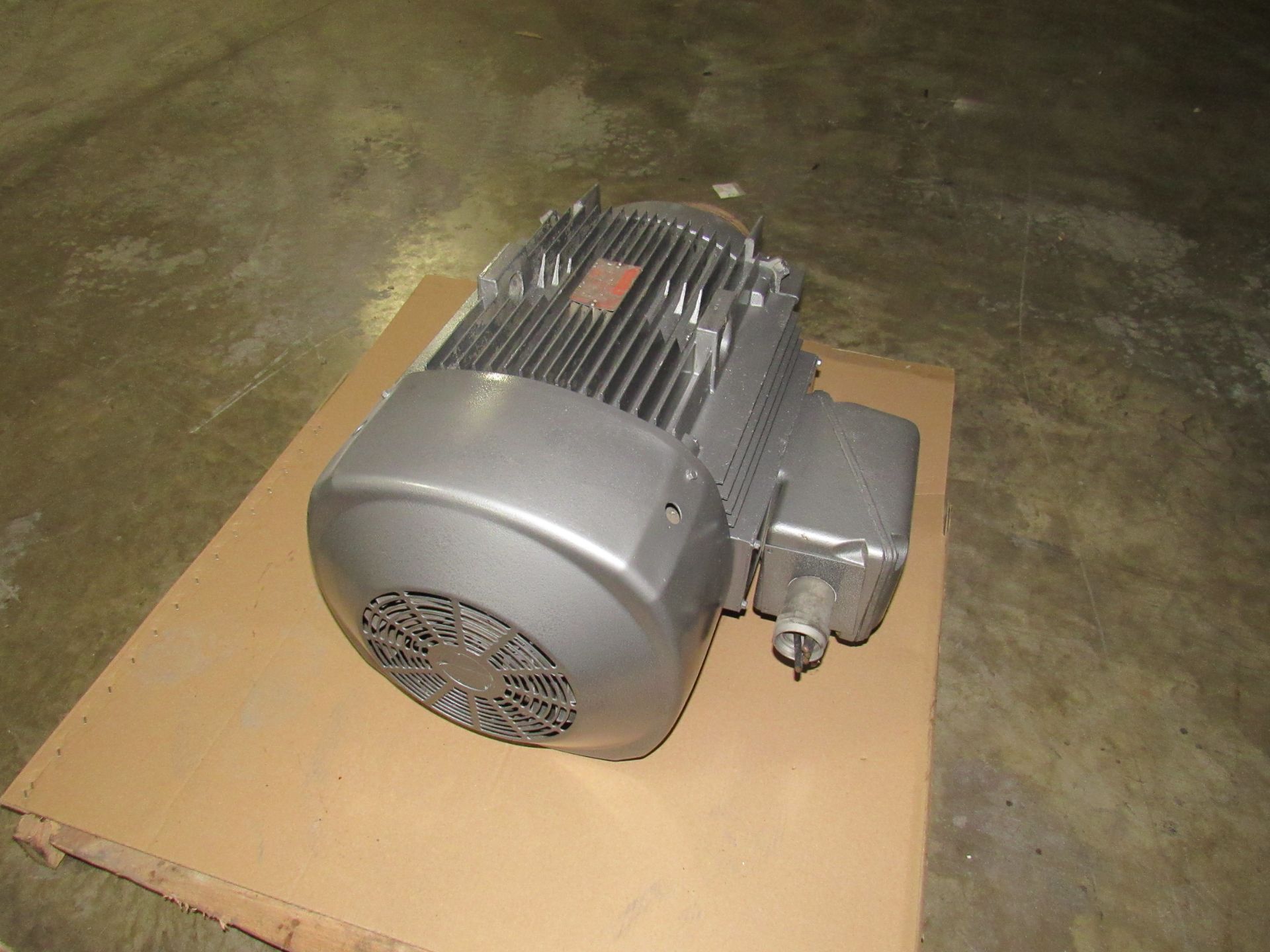 GE Energy Save 50HP Low Speed 1180 RPM -- (LOCATED IN IOWA, RIGGING INCLUDED WITH SALE PRICE) -- - Image 7 of 10