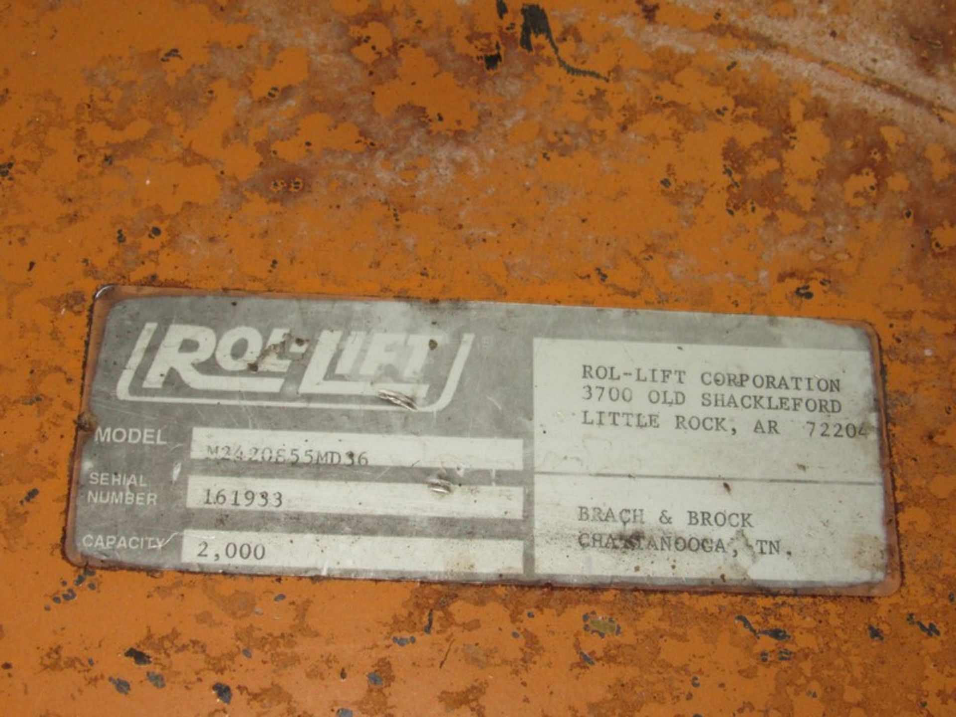 Rol-Lift Floor Lift 2000 Pound Capacity, Battery Operated Hydraulic Lift, Model #M2420855MD36, - Image 2 of 3
