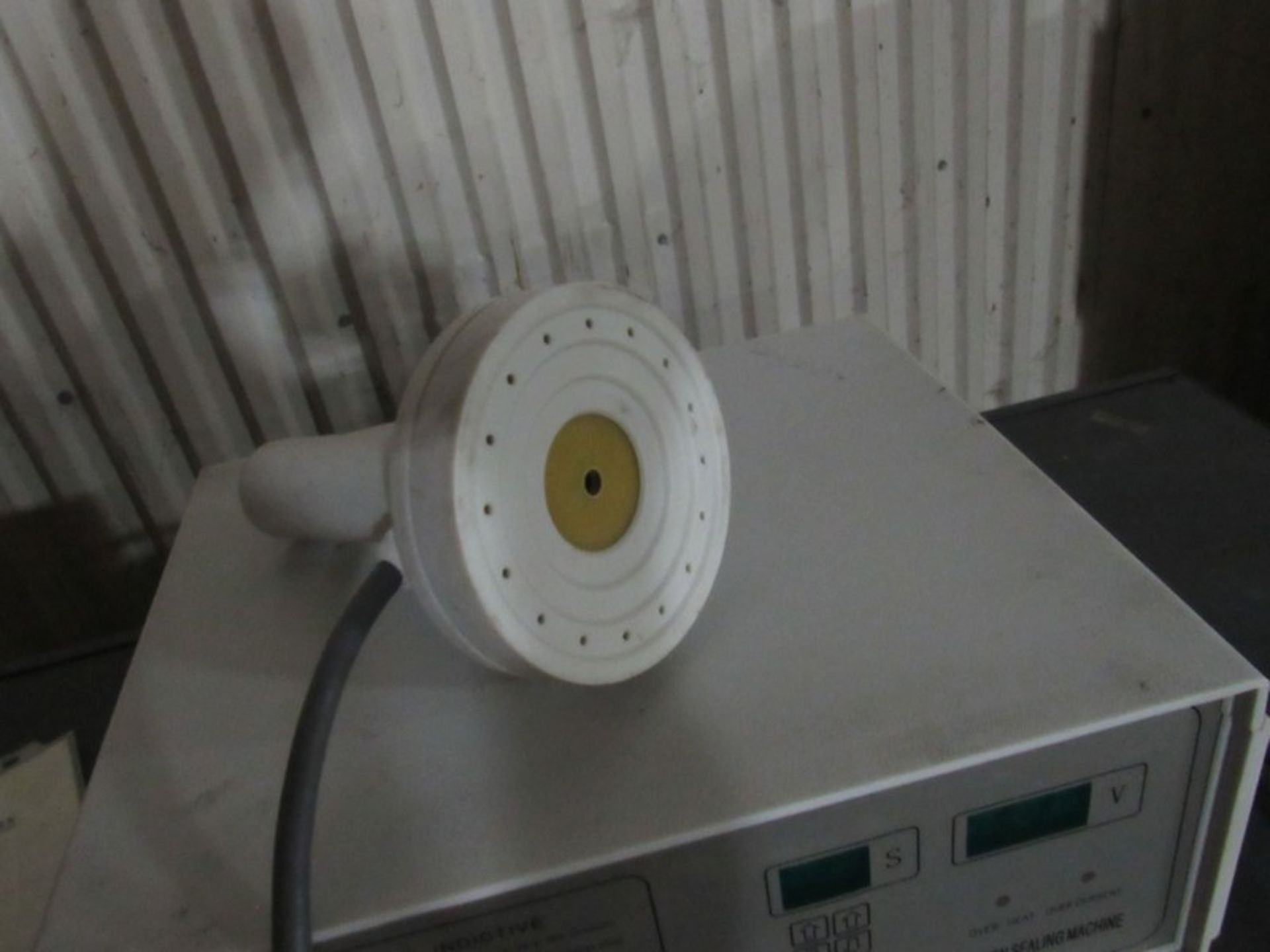 Laboratory Induction Sealing Machine for sealing aluminum foil inside plastic caps to plastic bottle - Image 3 of 5