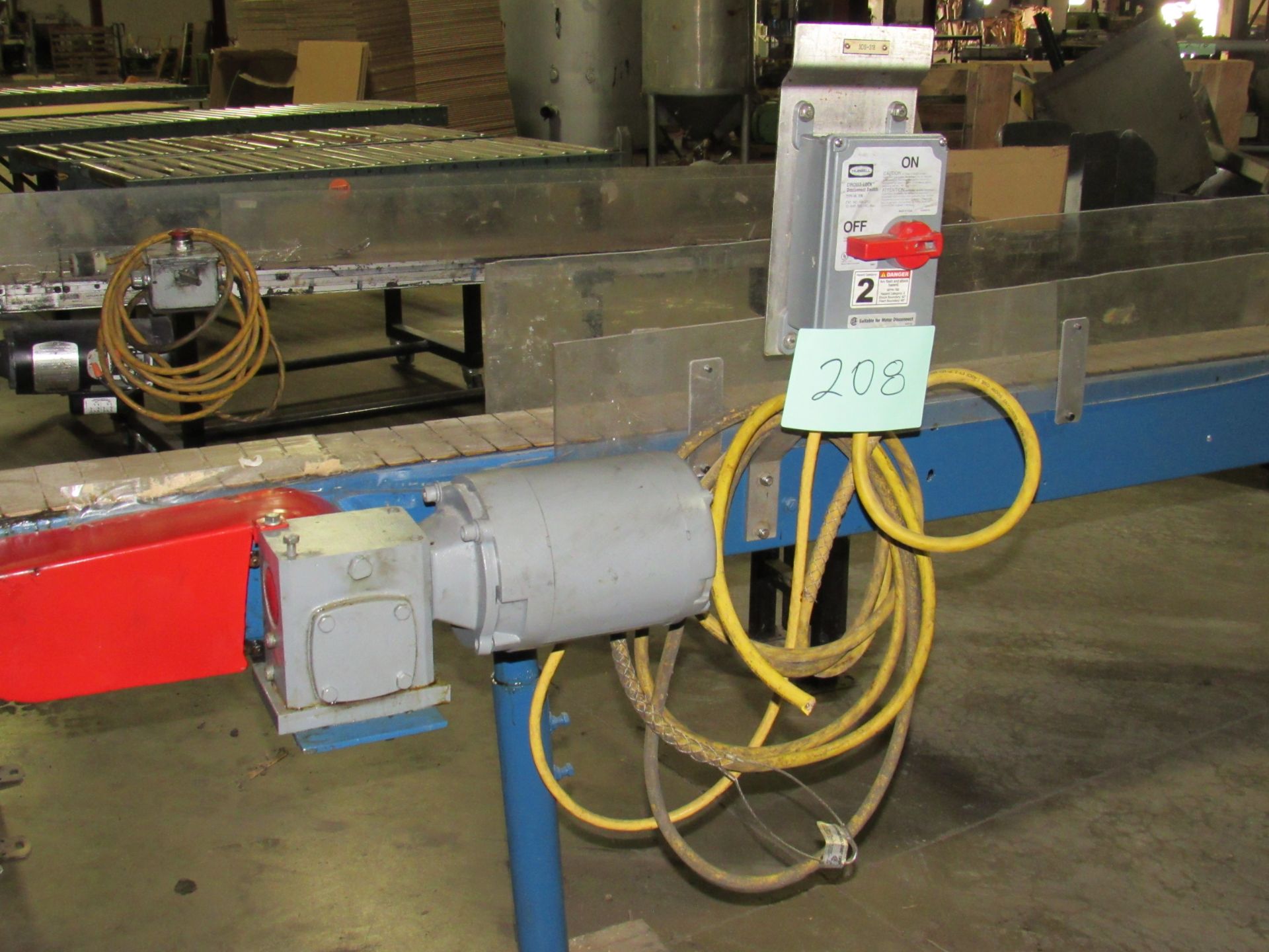 Powered belt conveyor (4.5" belting) Boston Gear Box -- (LOCATED IN IOWA, RIGGING INCLUDED WITH SALE