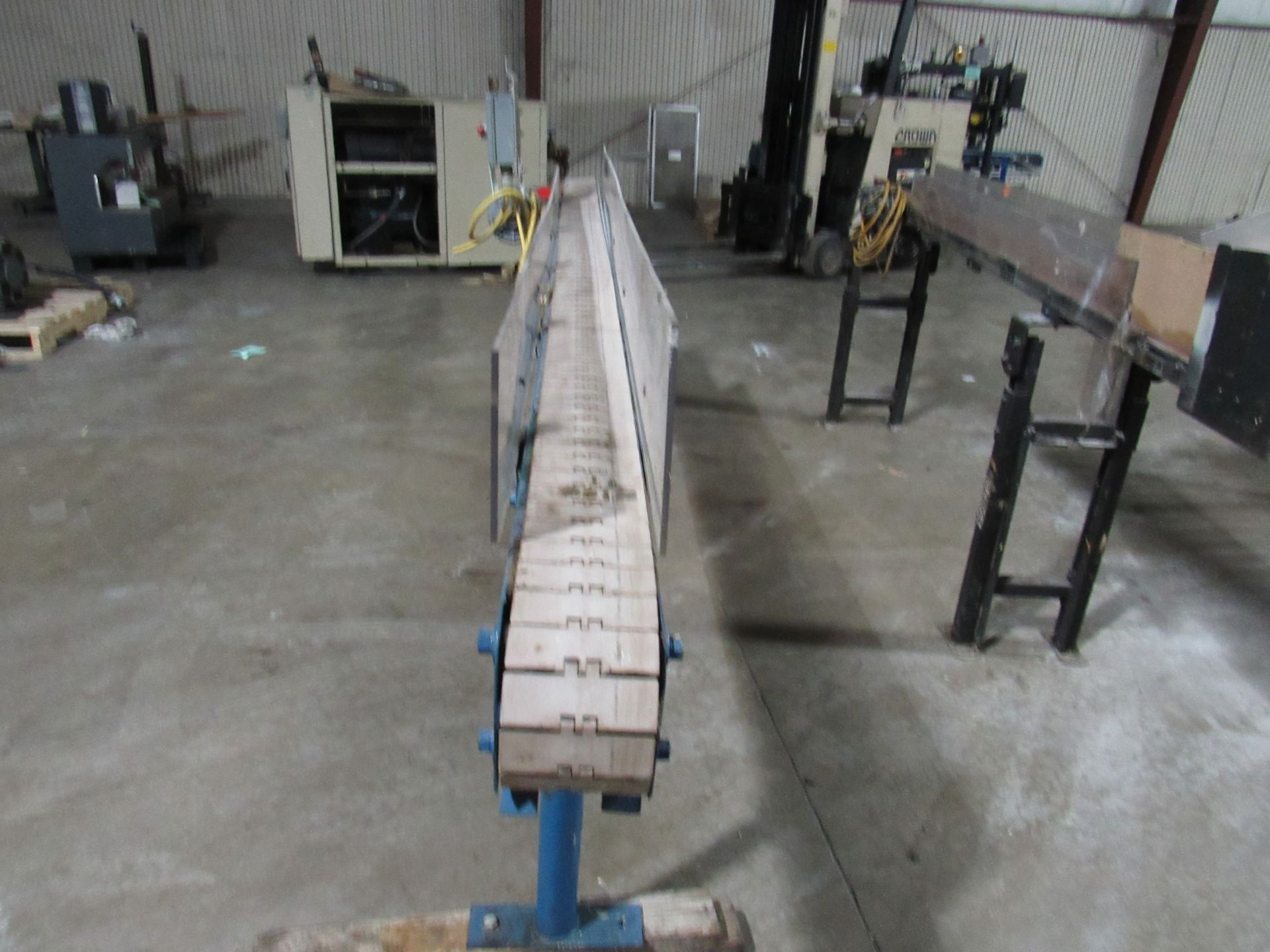 Powered belt conveyor (4.5" belting) Boston Gear Box -- (LOCATED IN IOWA, RIGGING INCLUDED WITH SALE - Image 15 of 16