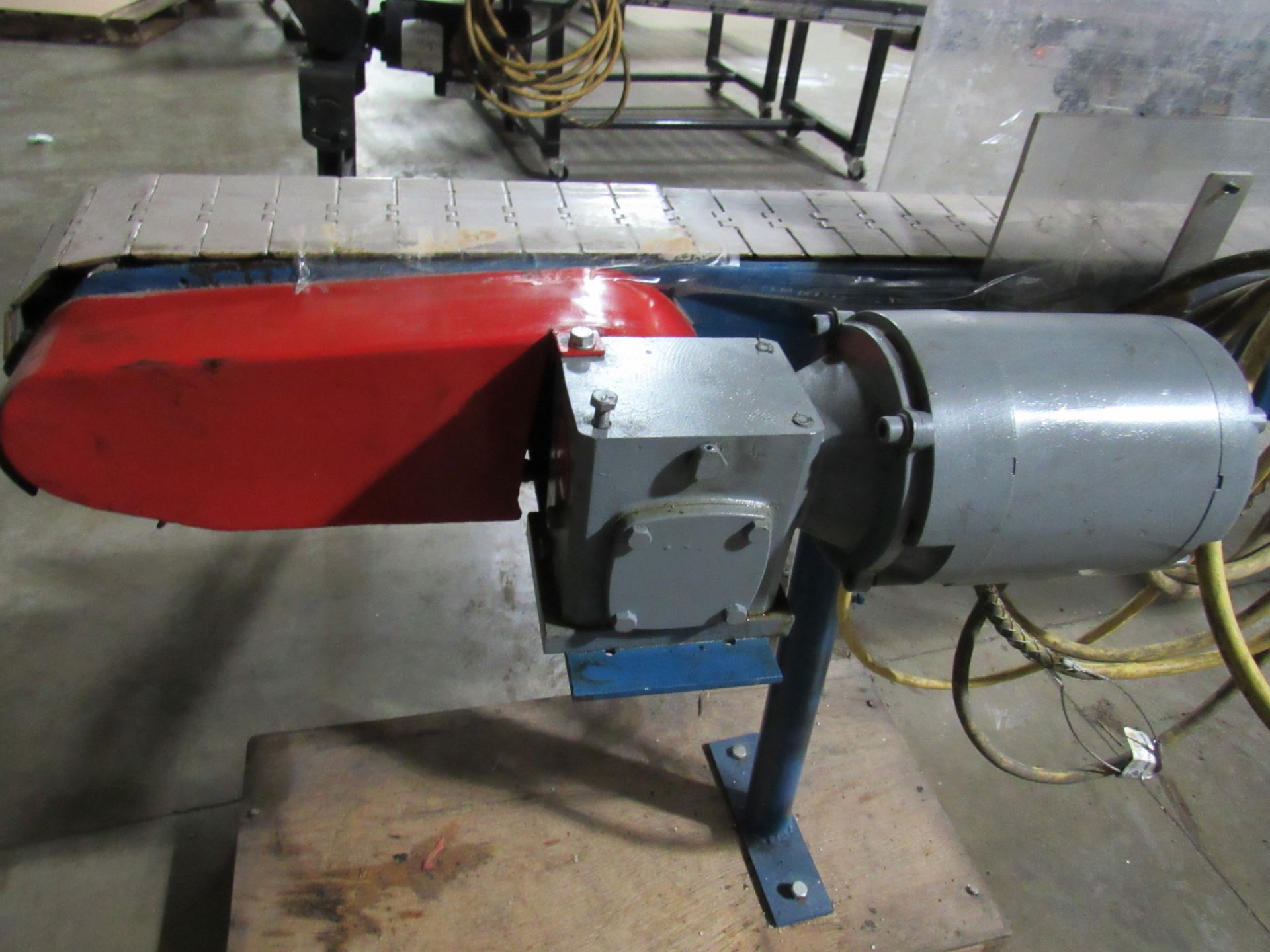 Powered belt conveyor (4.5" belting) Boston Gear Box -- (LOCATED IN IOWA, RIGGING INCLUDED WITH SALE - Image 4 of 16