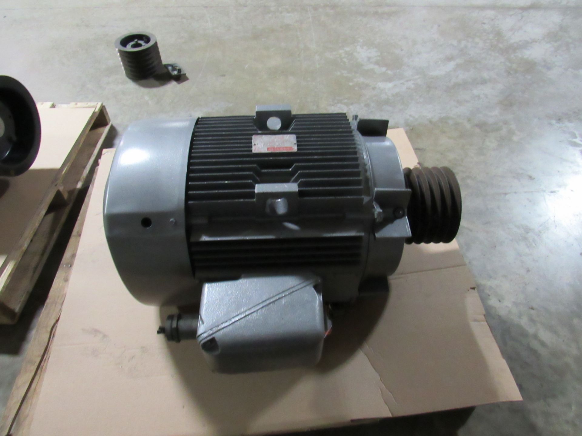 GE Energy Save 50HP Low Speed 1180 RPM -- (LOCATED IN IOWA, RIGGING INCLUDED WITH SALE PRICE) -- - Image 6 of 10